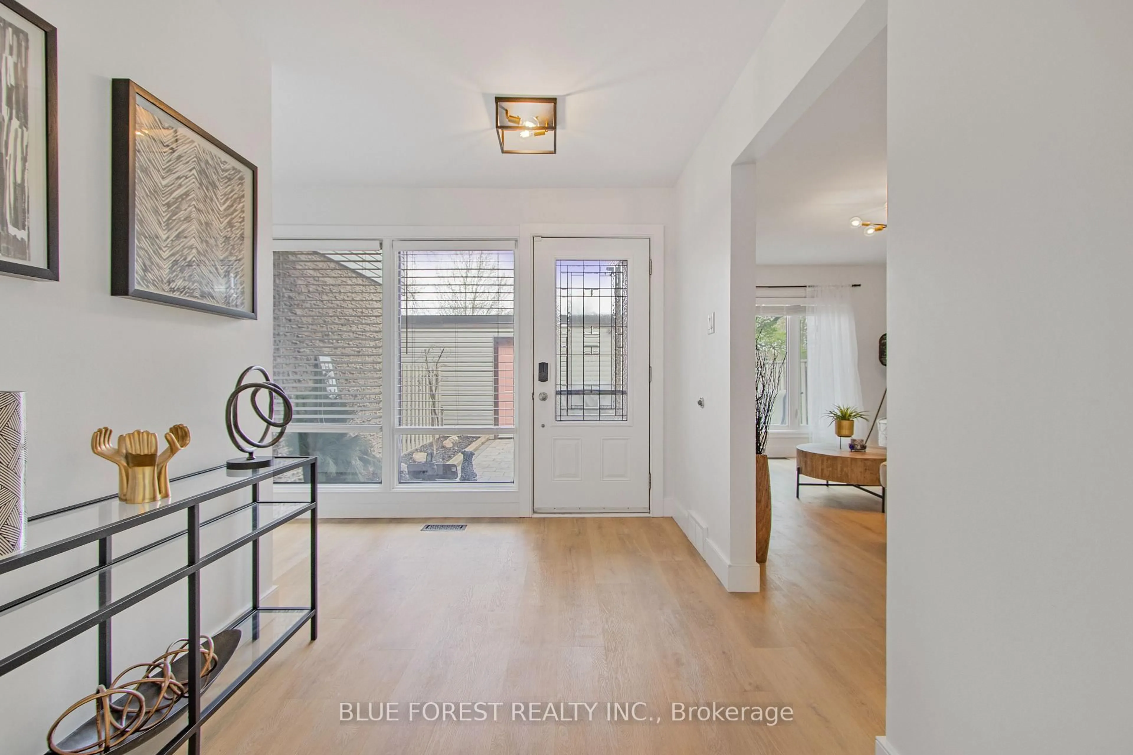 Indoor entryway for 155 Mcmaster Dr, London South Ontario N6K 1J6
