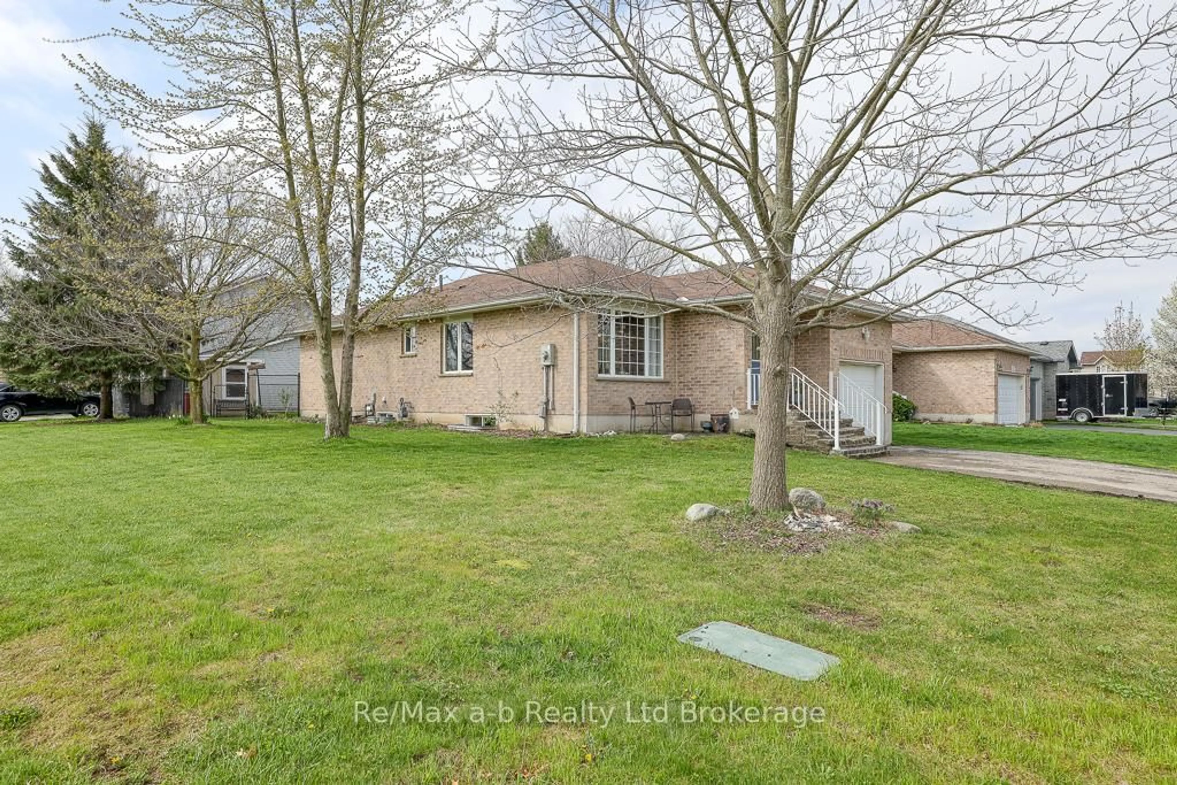 Unknown for 1 Feltz Dr, Ingersoll Ontario N5C 4E9