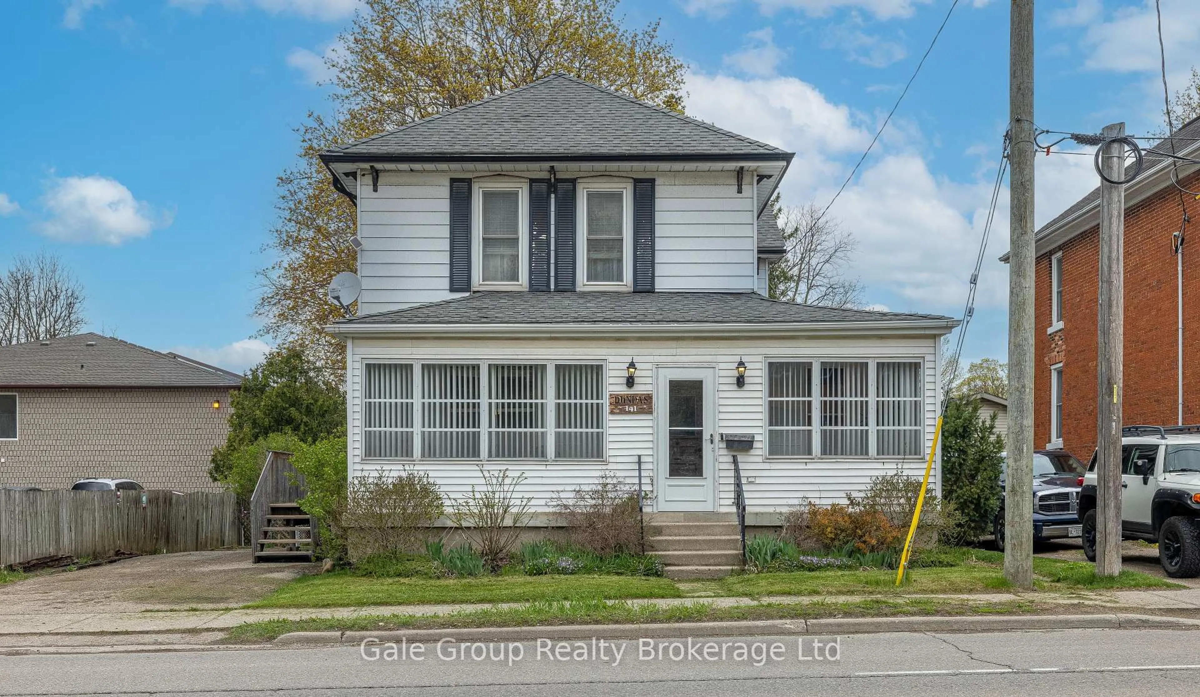 Home with vinyl exterior material, street for 141 Dundas St, Woodstock Ontario N4S 1A1
