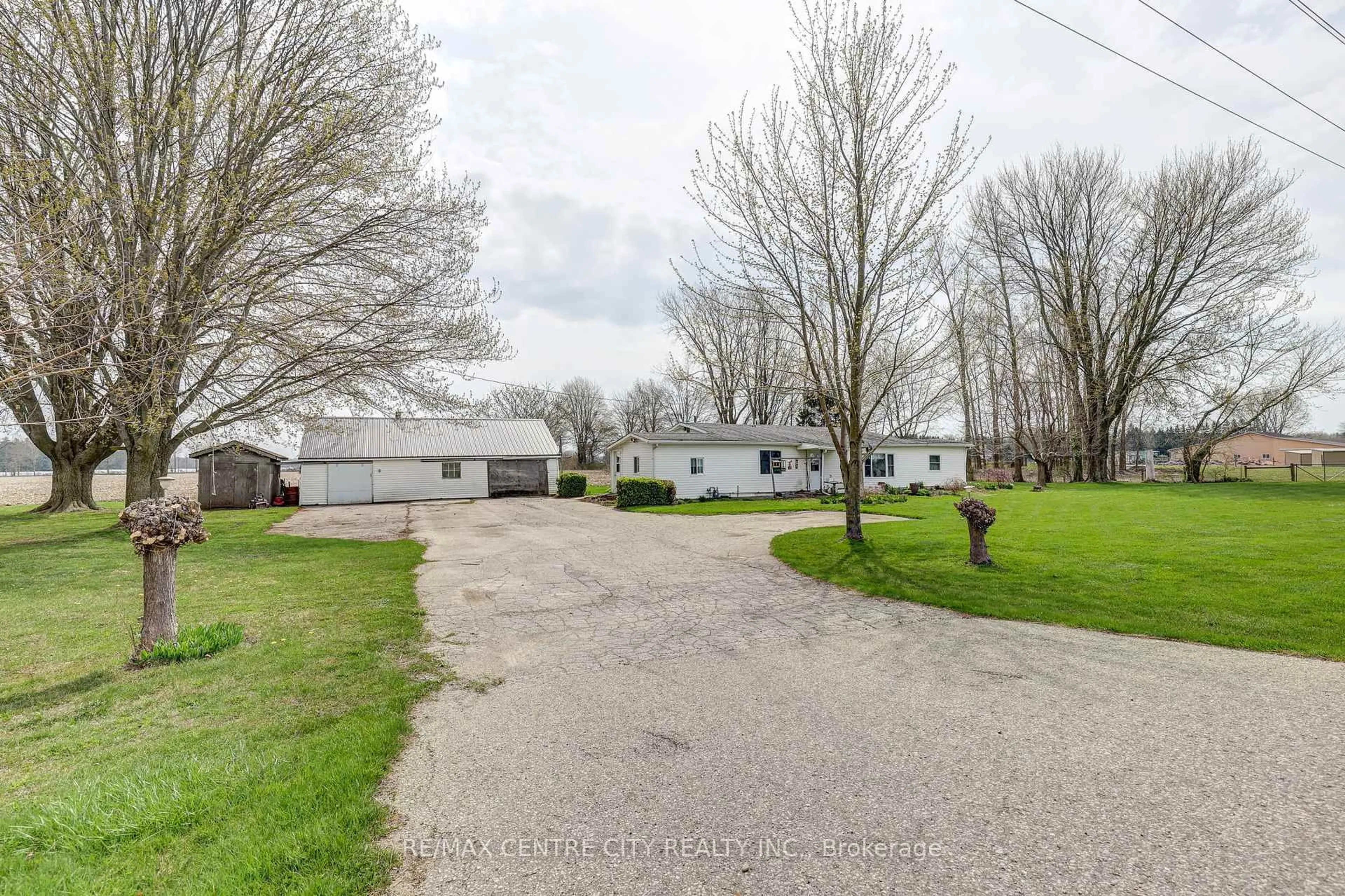 A pic from outside/outdoor area/front of a property/back of a property/a pic from drone, street for 5974 IMPERIAL Rd, Malahide Ontario N5H 2R2