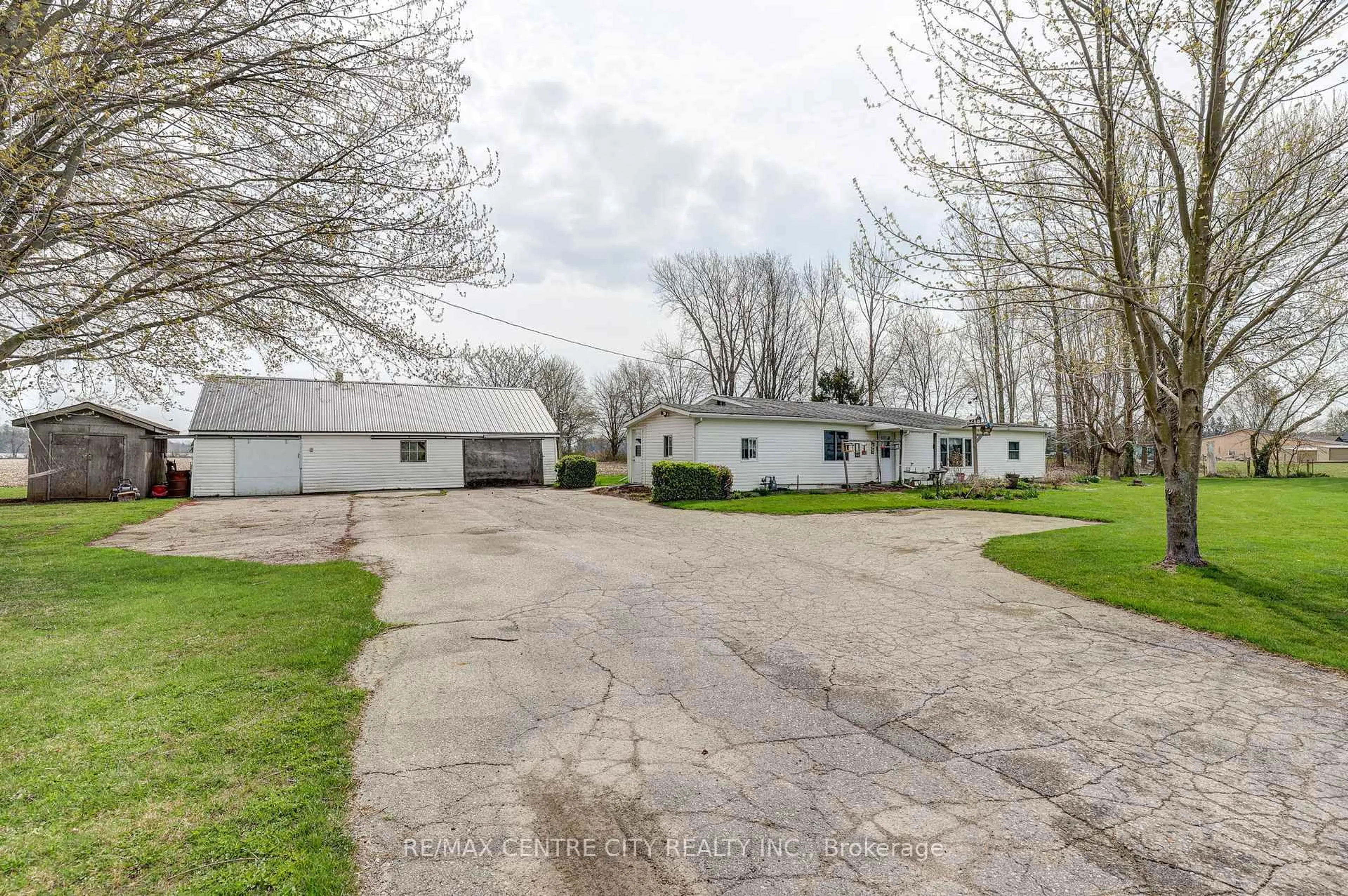 A pic from outside/outdoor area/front of a property/back of a property/a pic from drone, street for 5974 IMPERIAL Rd, Malahide Ontario N5H 2R2