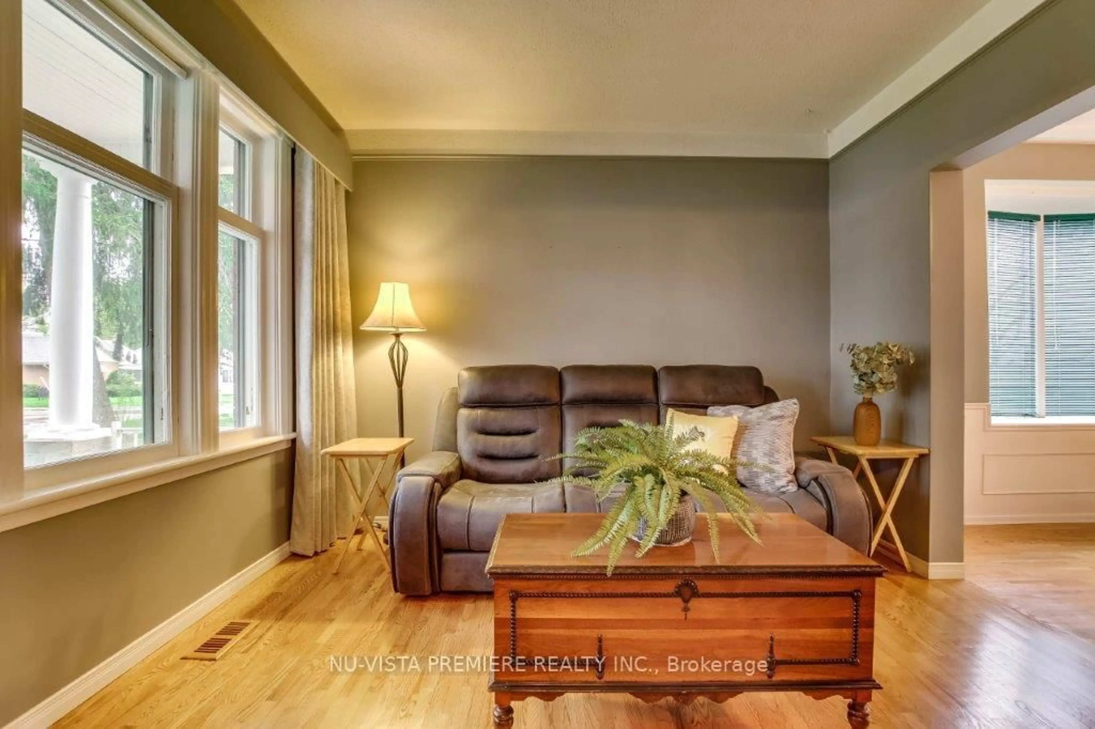 Living room with furniture, wood/laminate floor for 171 Sterling St, London East Ontario N5Y 1Z1