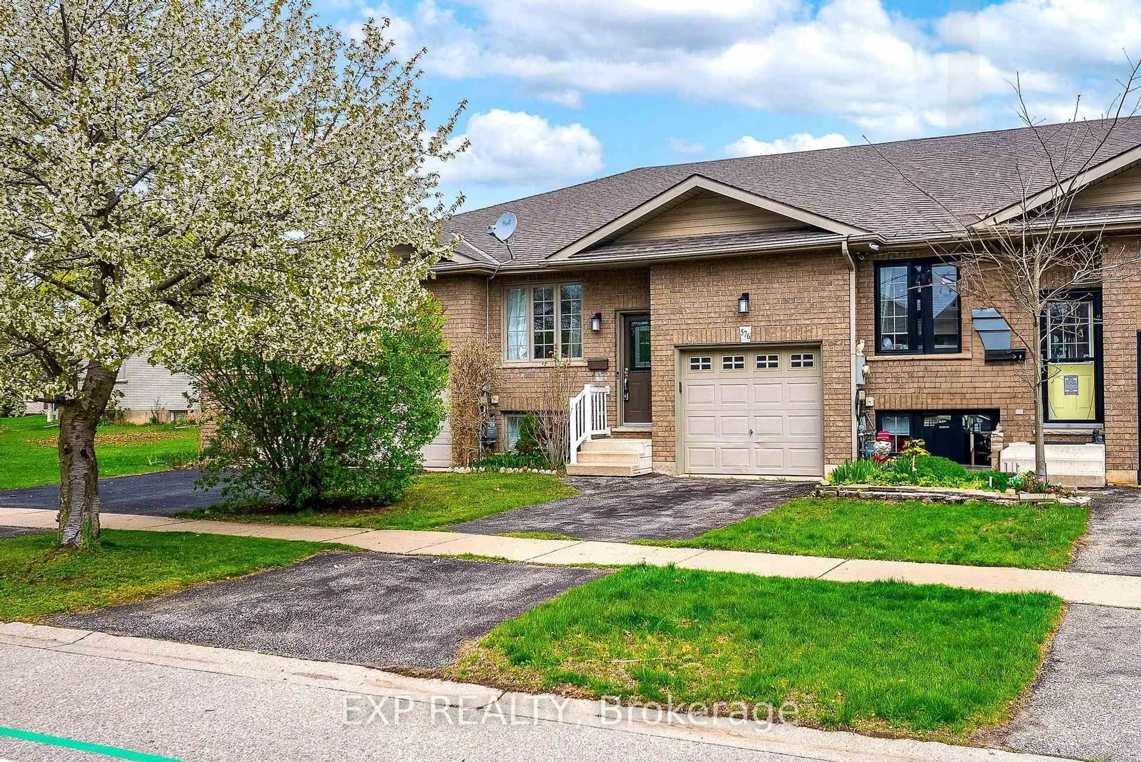 Home with brick exterior material, street for 576 Grey St, Brant Ontario N3S 4Y1