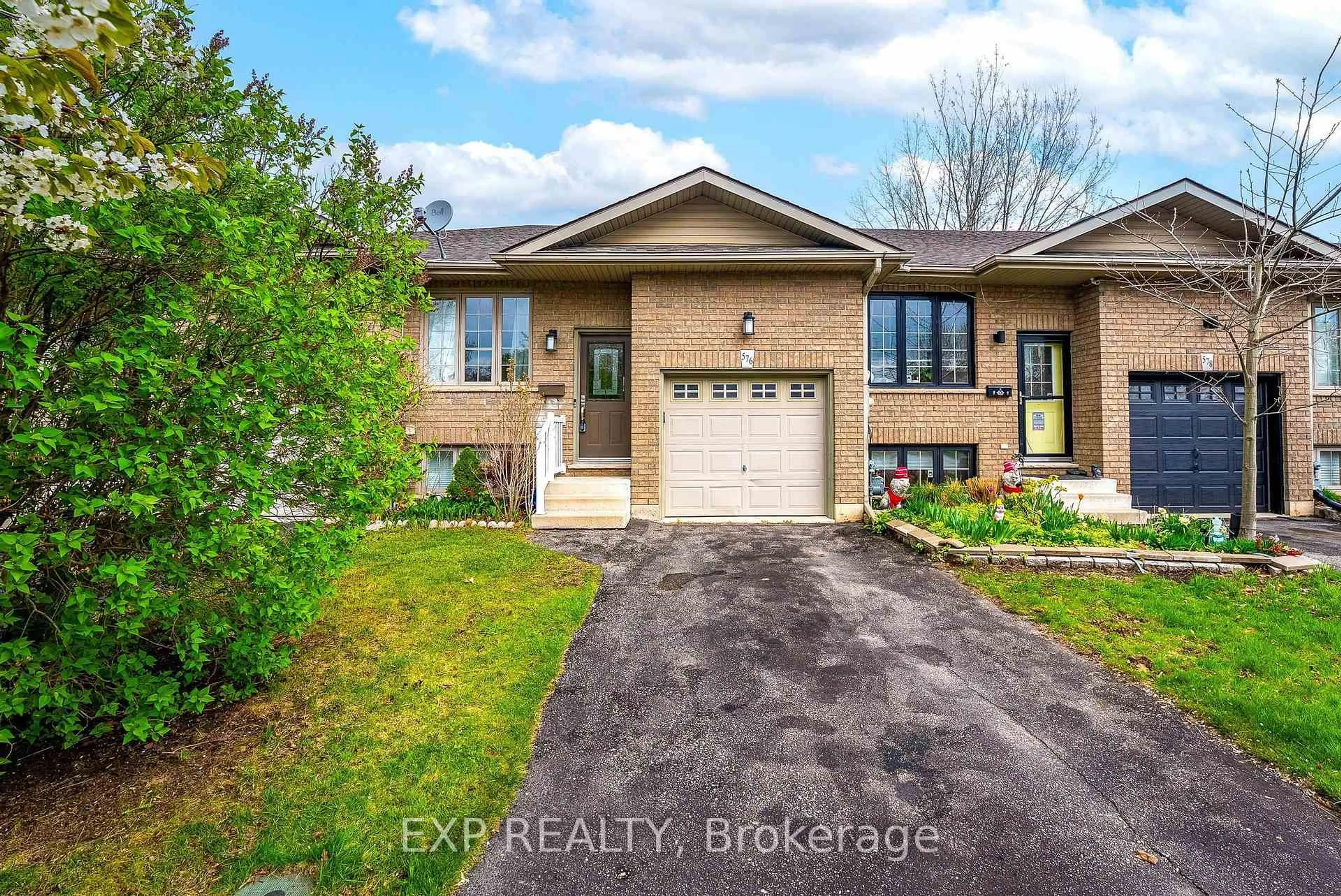 Home with brick exterior material, street for 576 Grey St, Brant Ontario N3S 4Y1