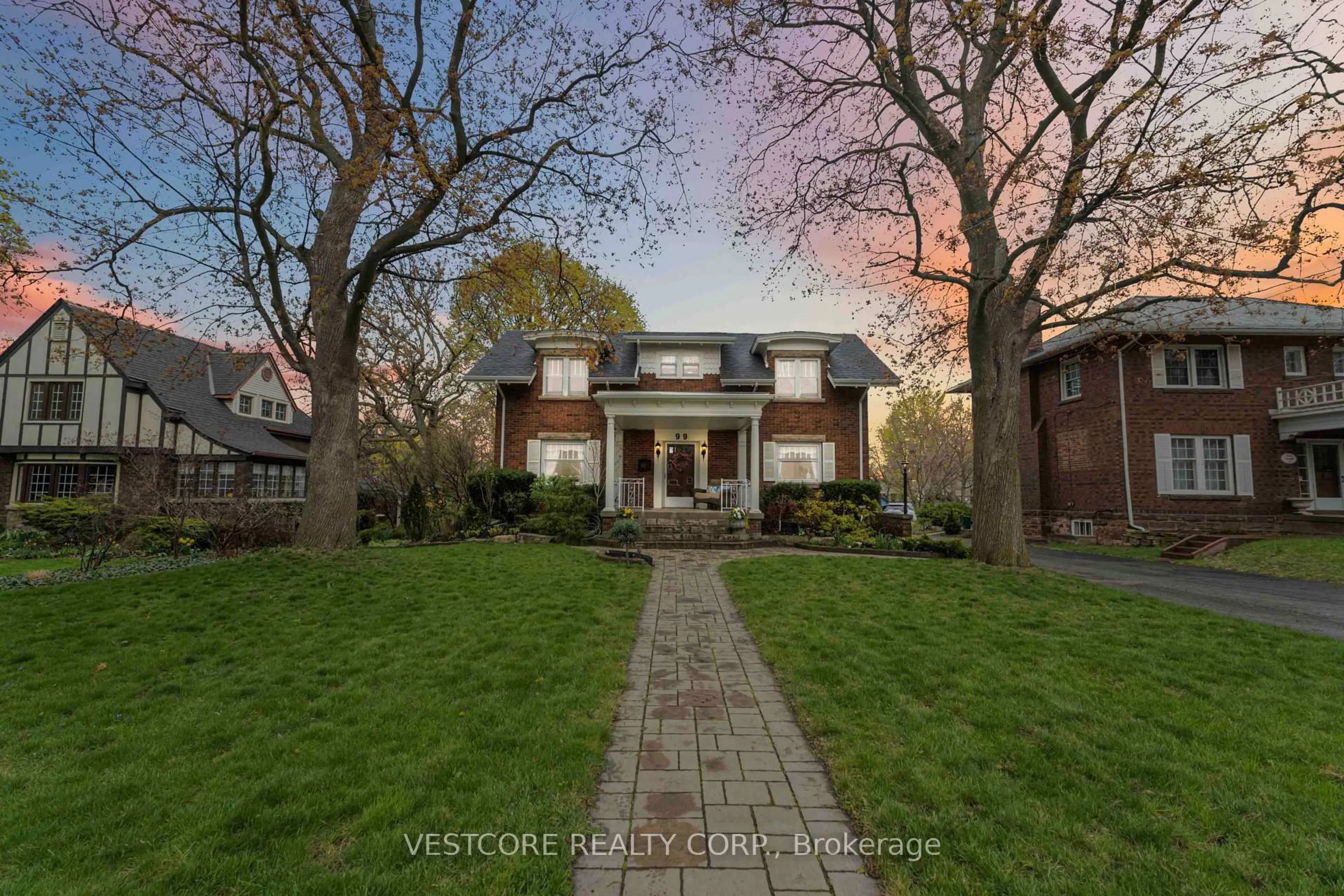 Home with brick exterior material, street for 99 Main St, Grimsby Ontario L3M 1N6