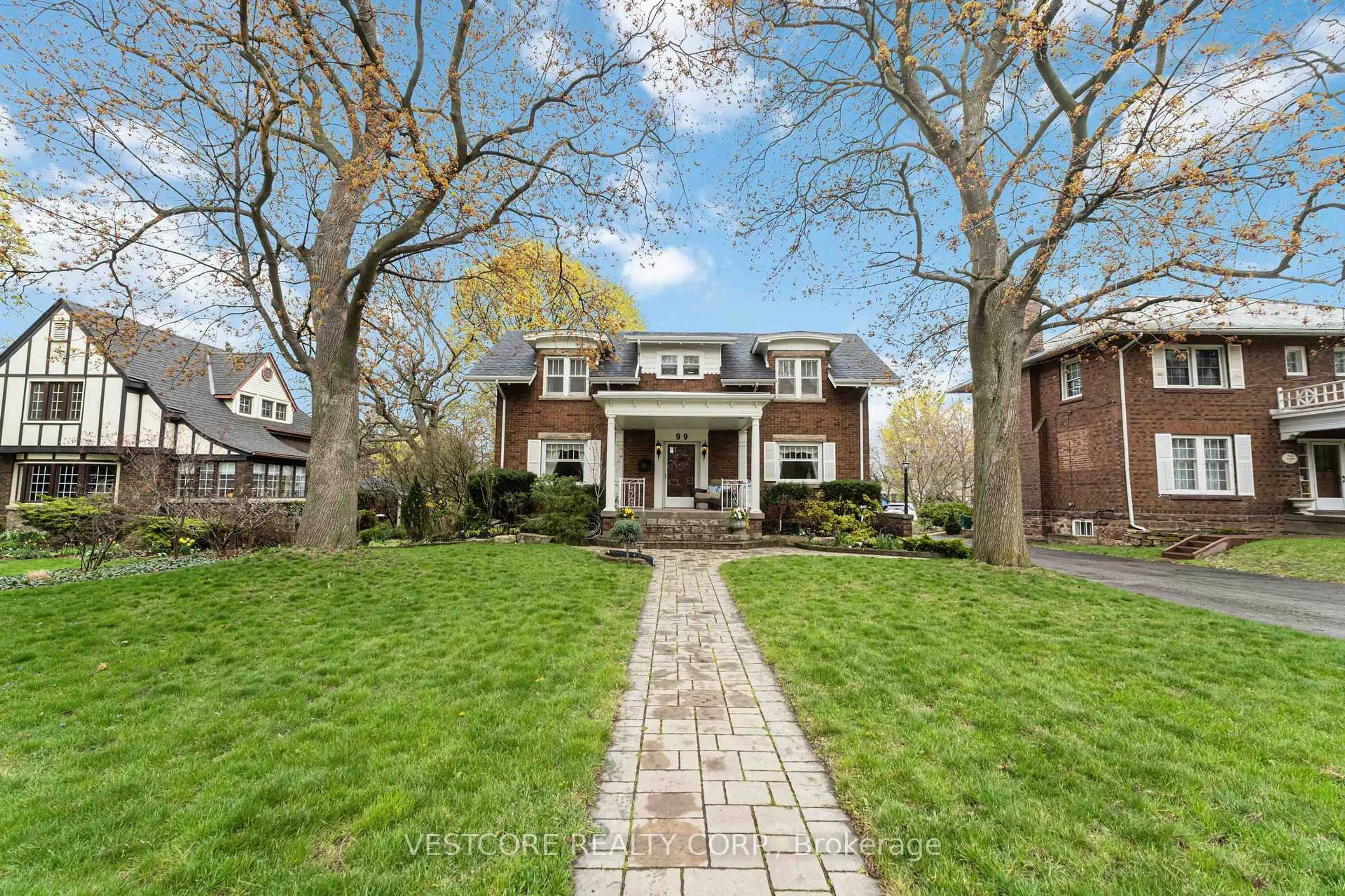 Home with brick exterior material, street for 99 Main St, Grimsby Ontario L3M 1N6