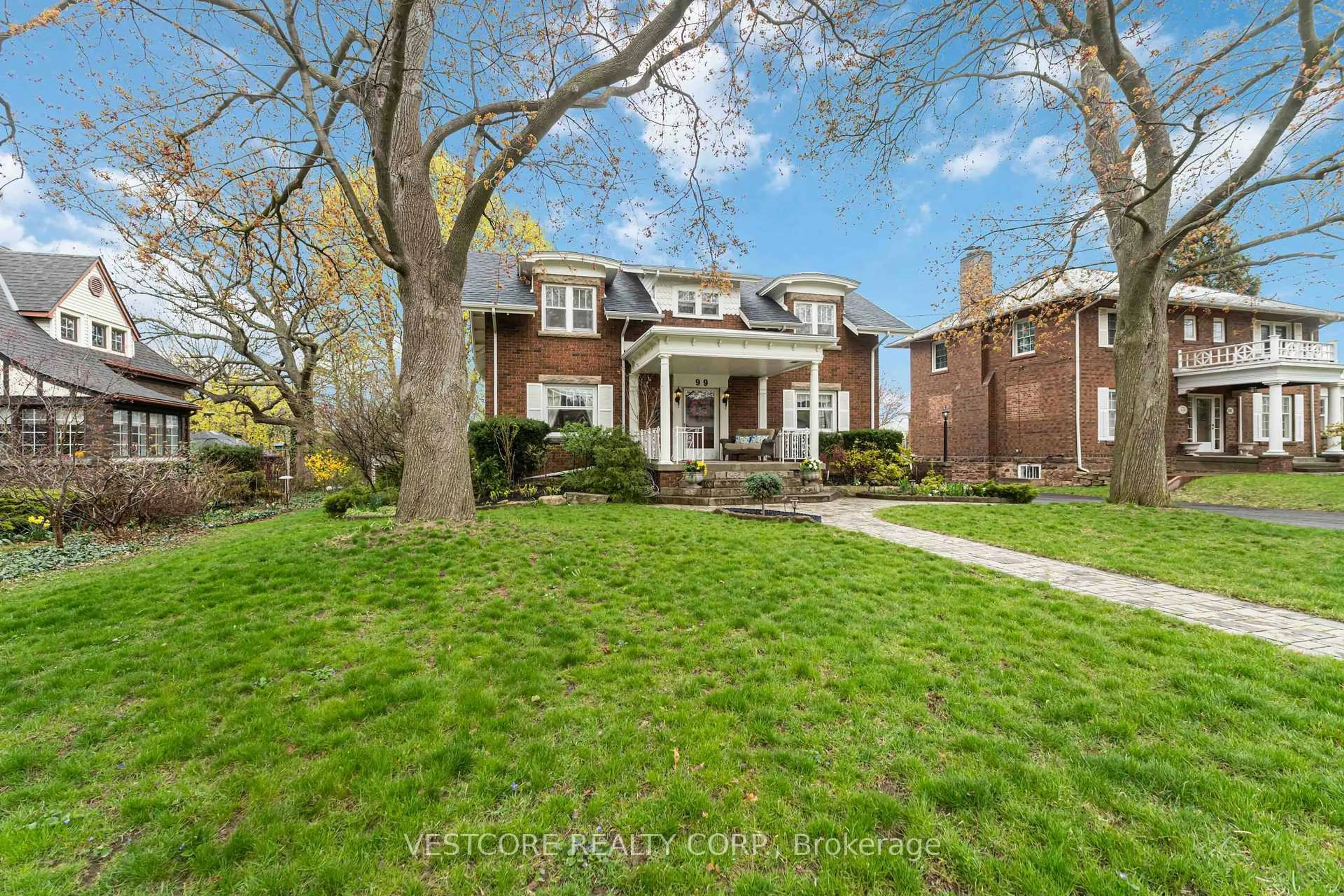 Home with brick exterior material, street for 99 Main St, Grimsby Ontario L3M 1N6
