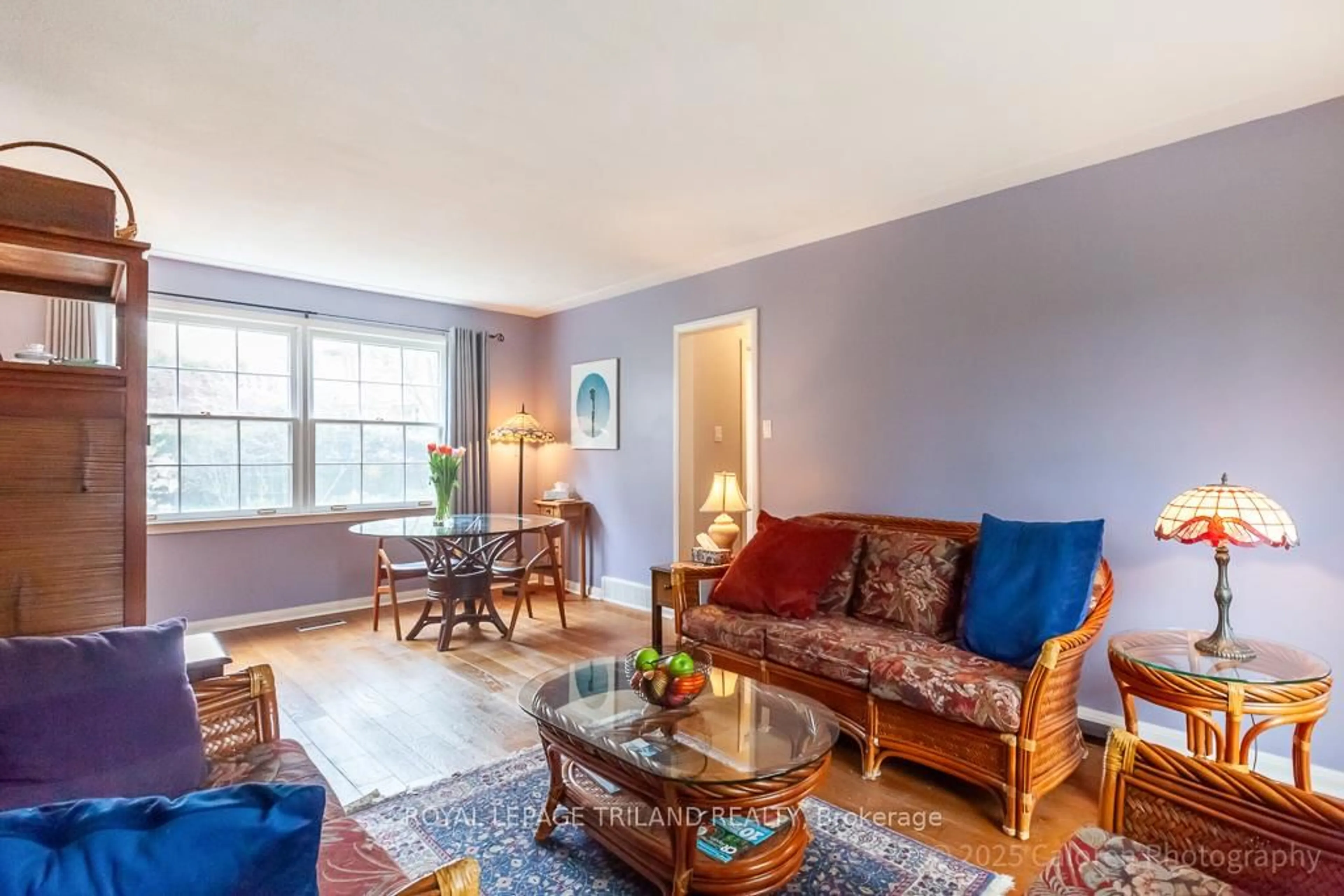 Living room with furniture, unknown for 54 Runnymede Cres, London North Ontario N6G 1Z8