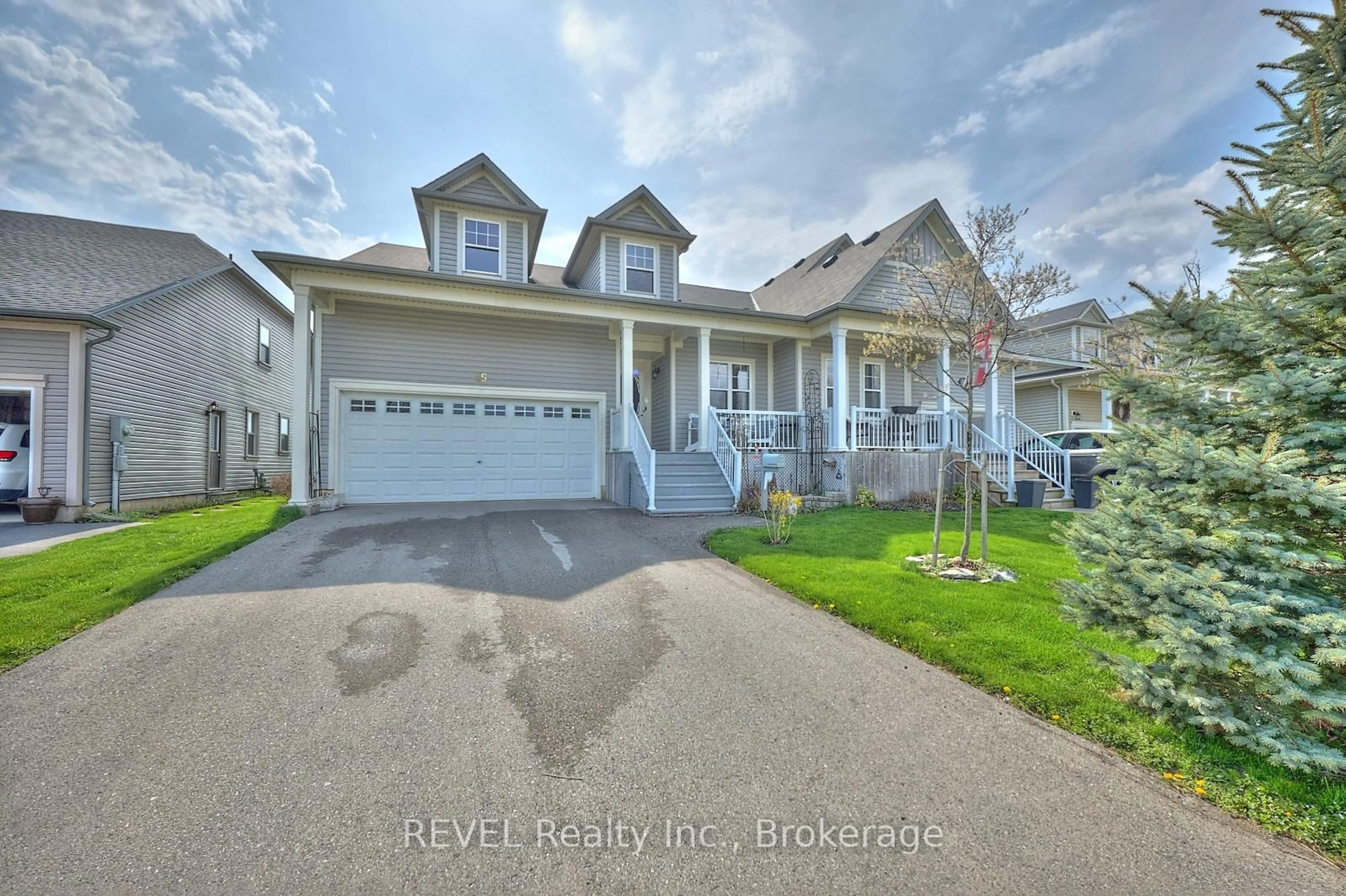 Home with vinyl exterior material, street for 59 Bardol Ave, Fort Erie Ontario L2A 6R4