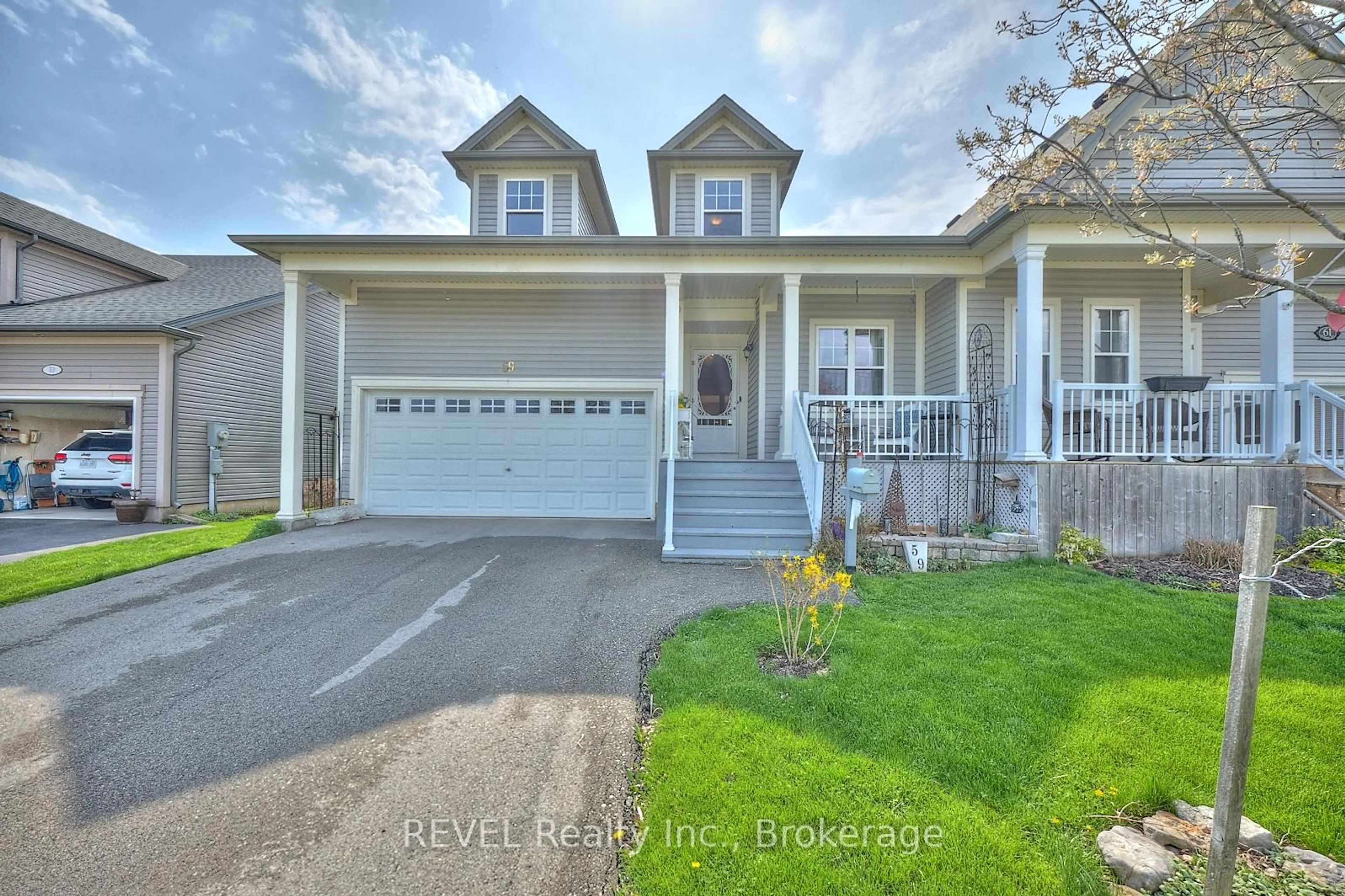Home with vinyl exterior material, street for 59 Bardol Ave, Fort Erie Ontario L2A 6R4
