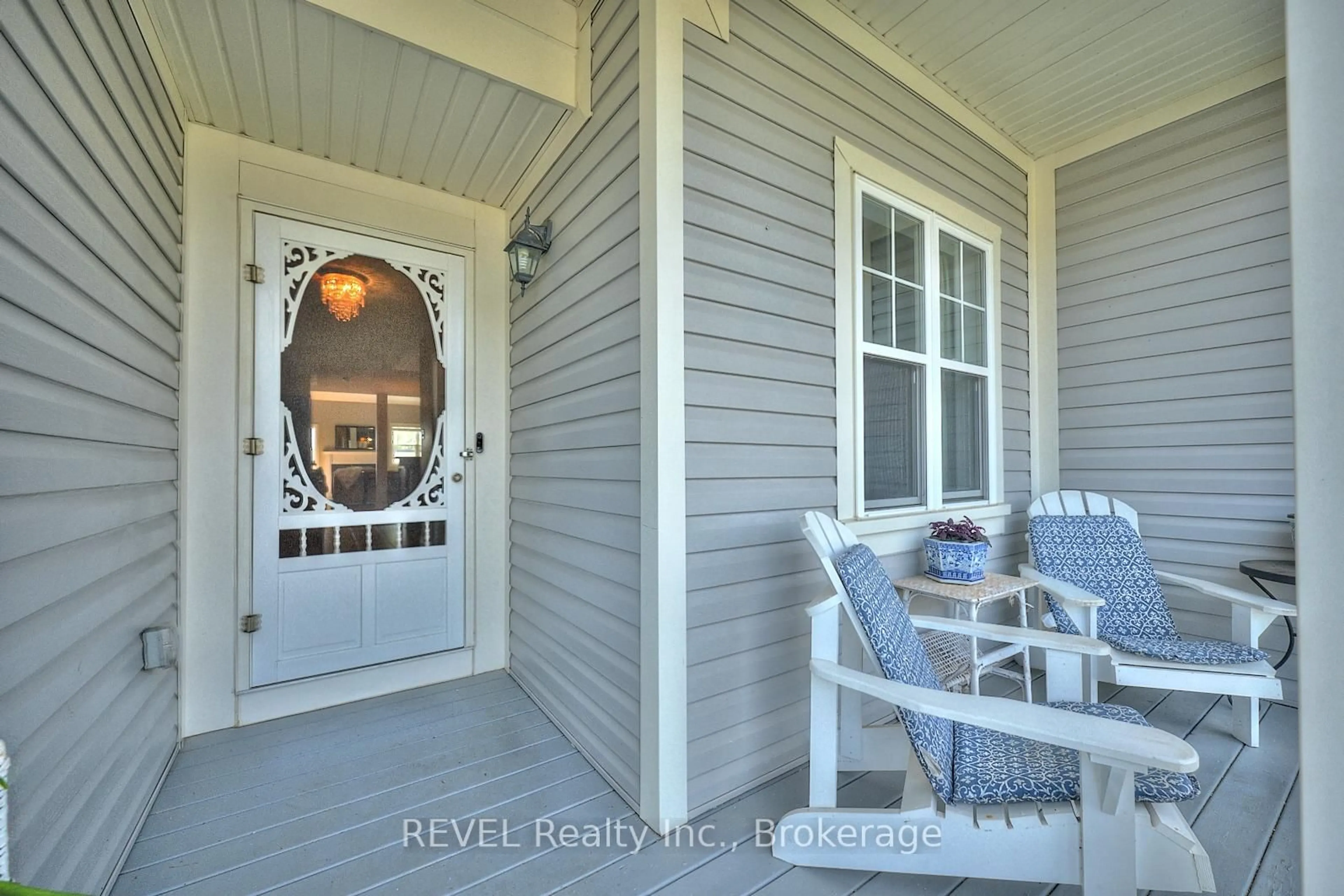 Indoor entryway for 59 Bardol Ave, Fort Erie Ontario L2A 6R4