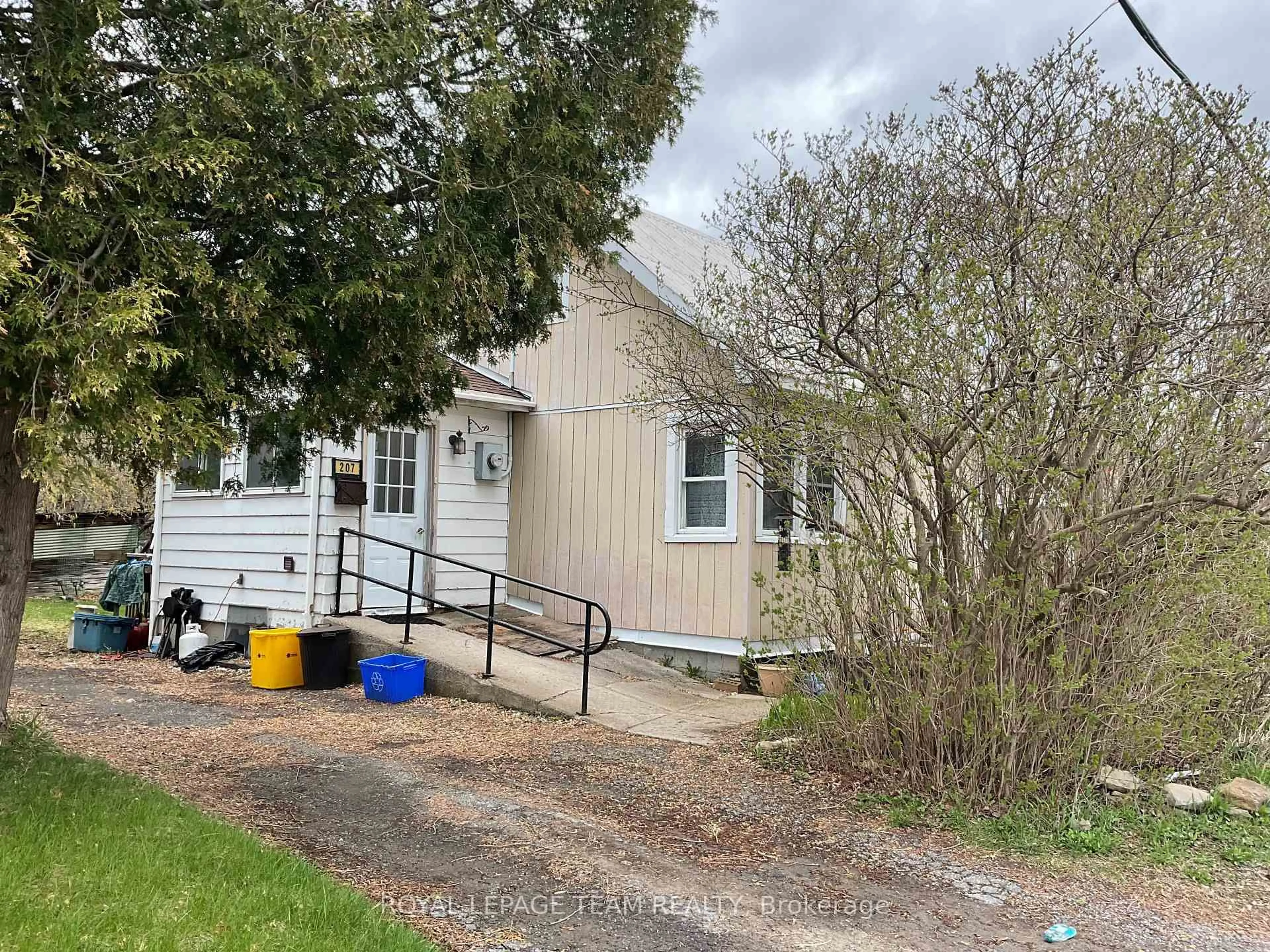A pic from outside/outdoor area/front of a property/back of a property/a pic from drone, street for 207 Adelaide St, Almonte Ontario K0A 1A0