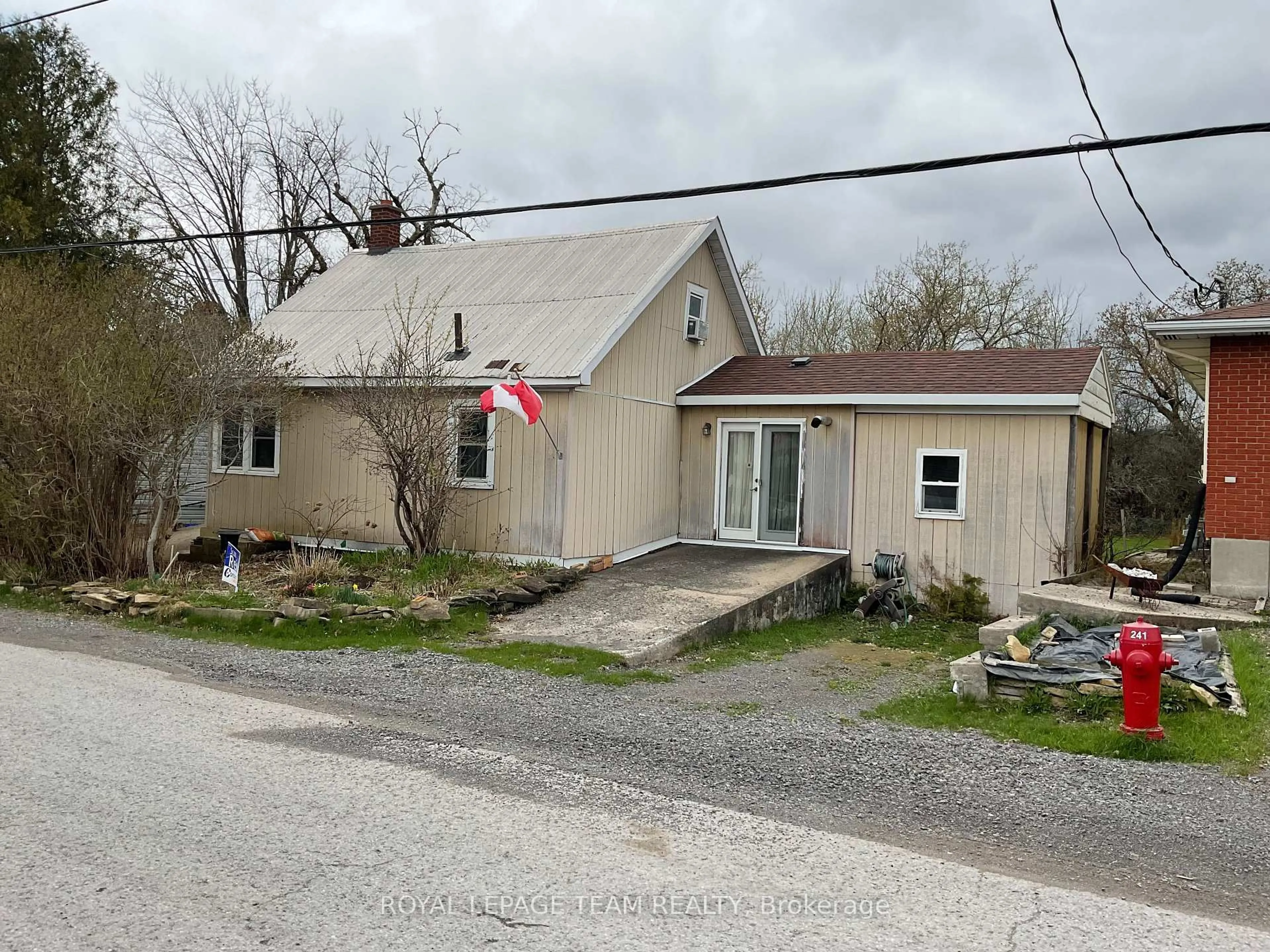 A pic from outside/outdoor area/front of a property/back of a property/a pic from drone, street for 207 Adelaide St, Almonte Ontario K0A 1A0