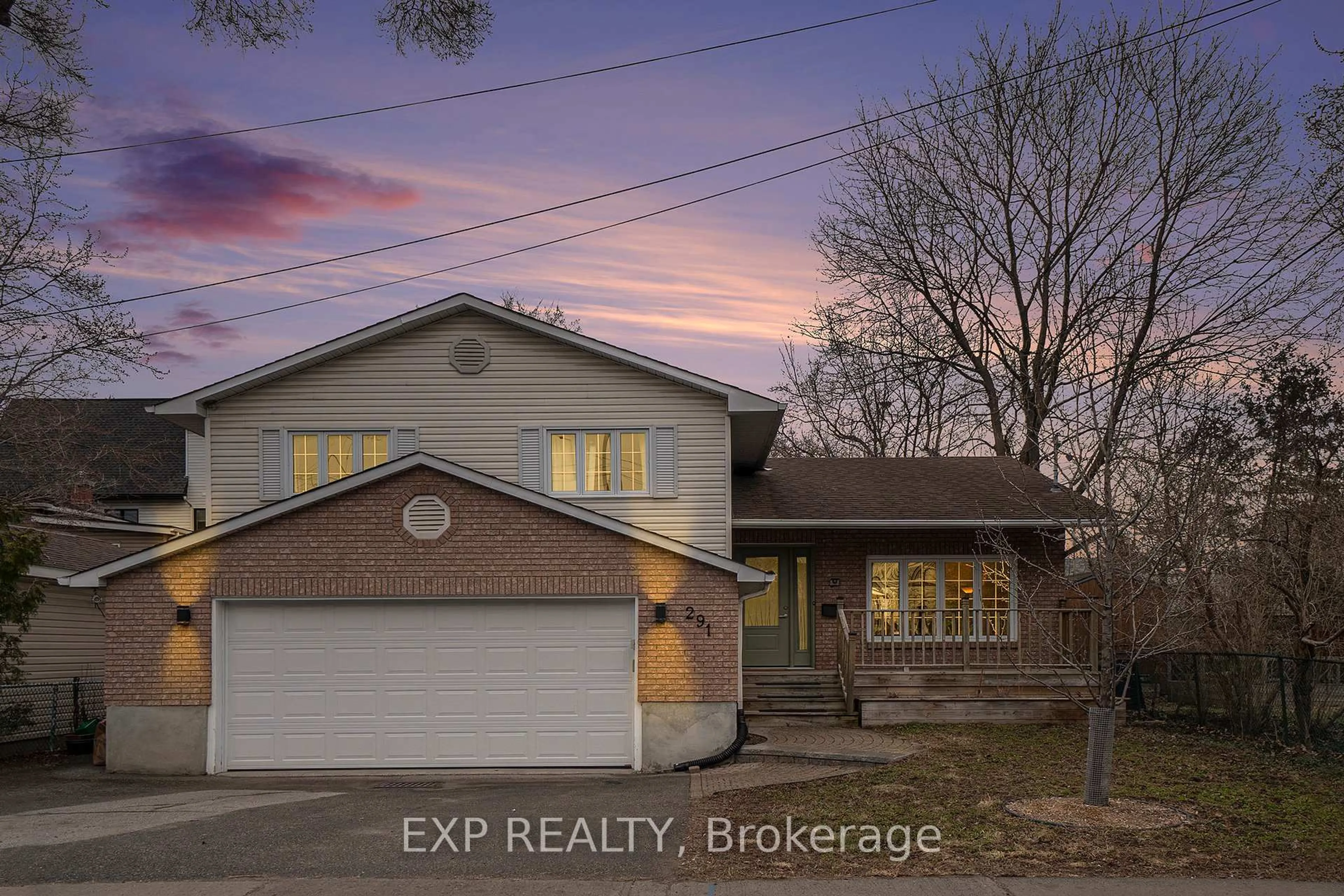 A pic from outside/outdoor area/front of a property/back of a property/a pic from drone, street for 291 Carleton Ave, Ottawa Ontario K1Y 0J7