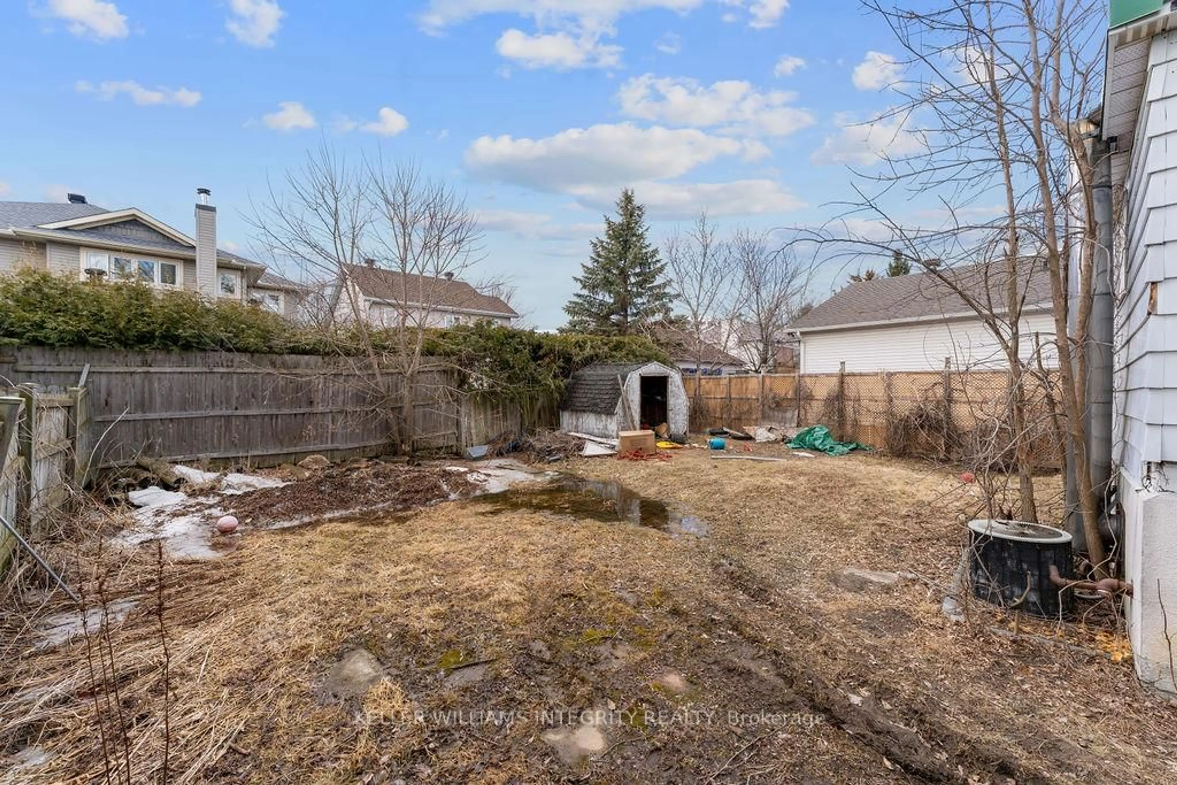 A pic from outside/outdoor area/front of a property/back of a property/a pic from drone, street for 924 Beauchamp Ave, Orleans Ontario K1C 3A8