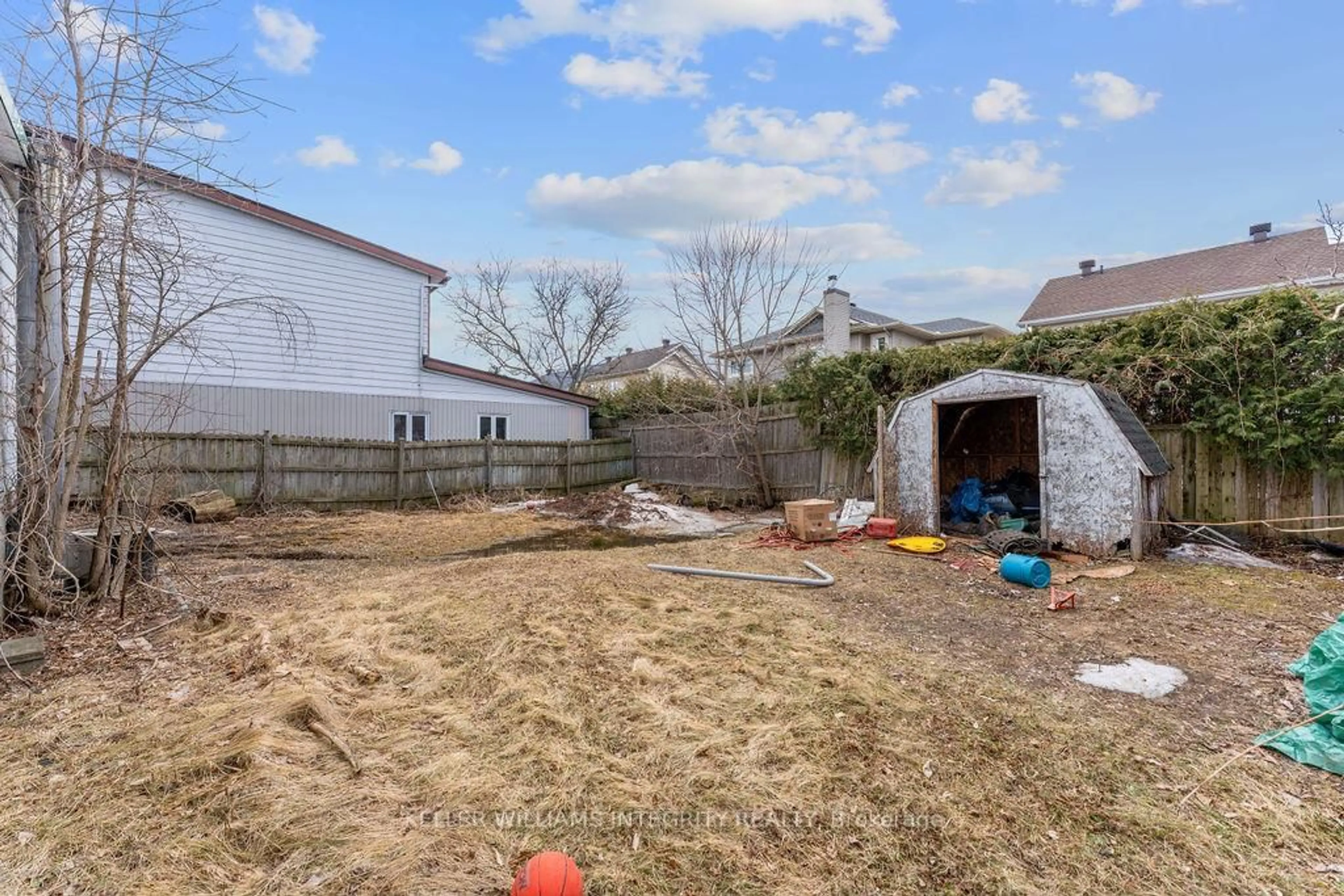 A pic from outside/outdoor area/front of a property/back of a property/a pic from drone, street for 924 Beauchamp Ave, Orleans Ontario K1C 3A8