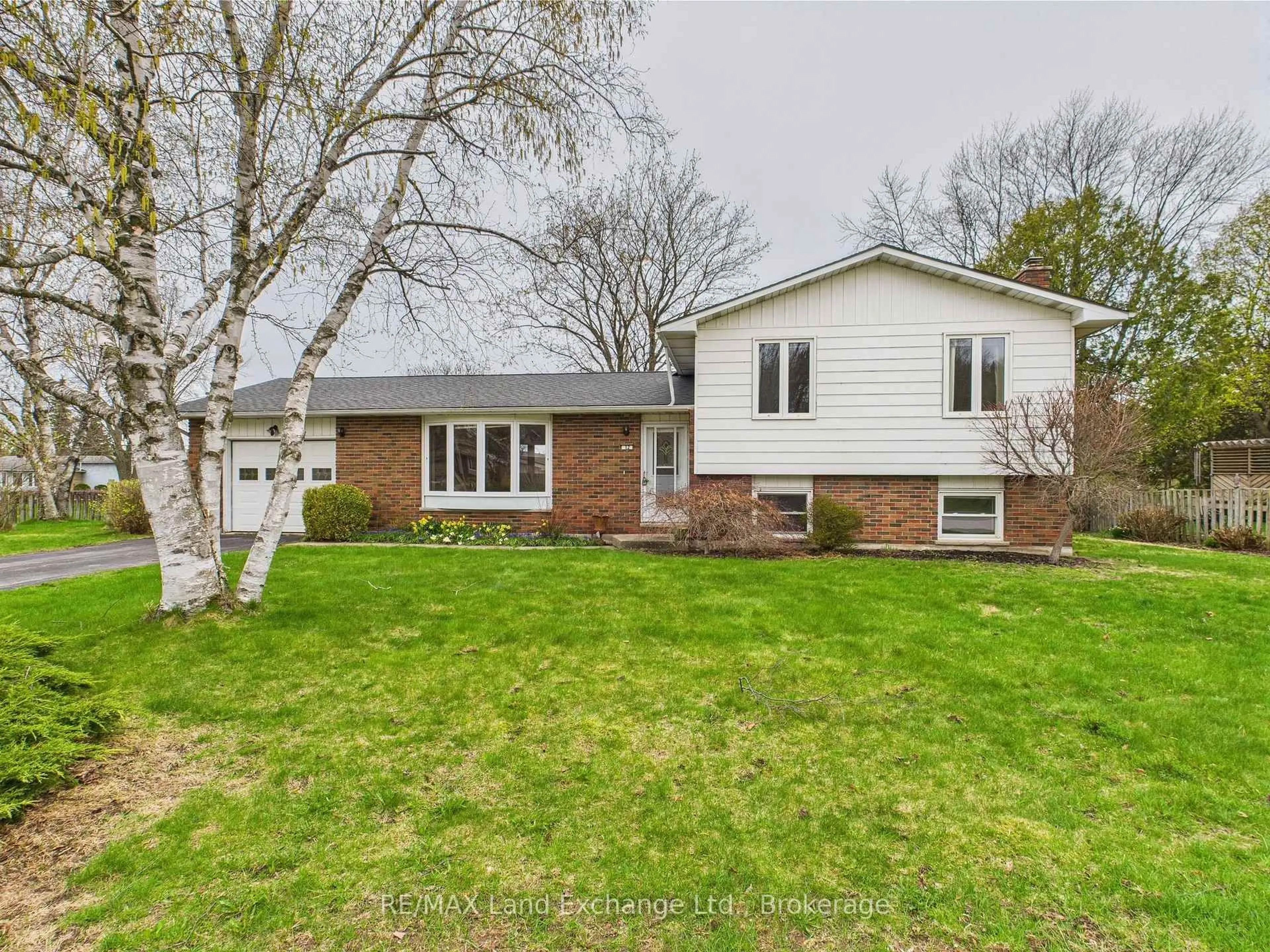 A pic from outside/outdoor area/front of a property/back of a property/a pic from drone, street for 12 Inverlyn Cres, Kincardine Ontario N2Z 1L3