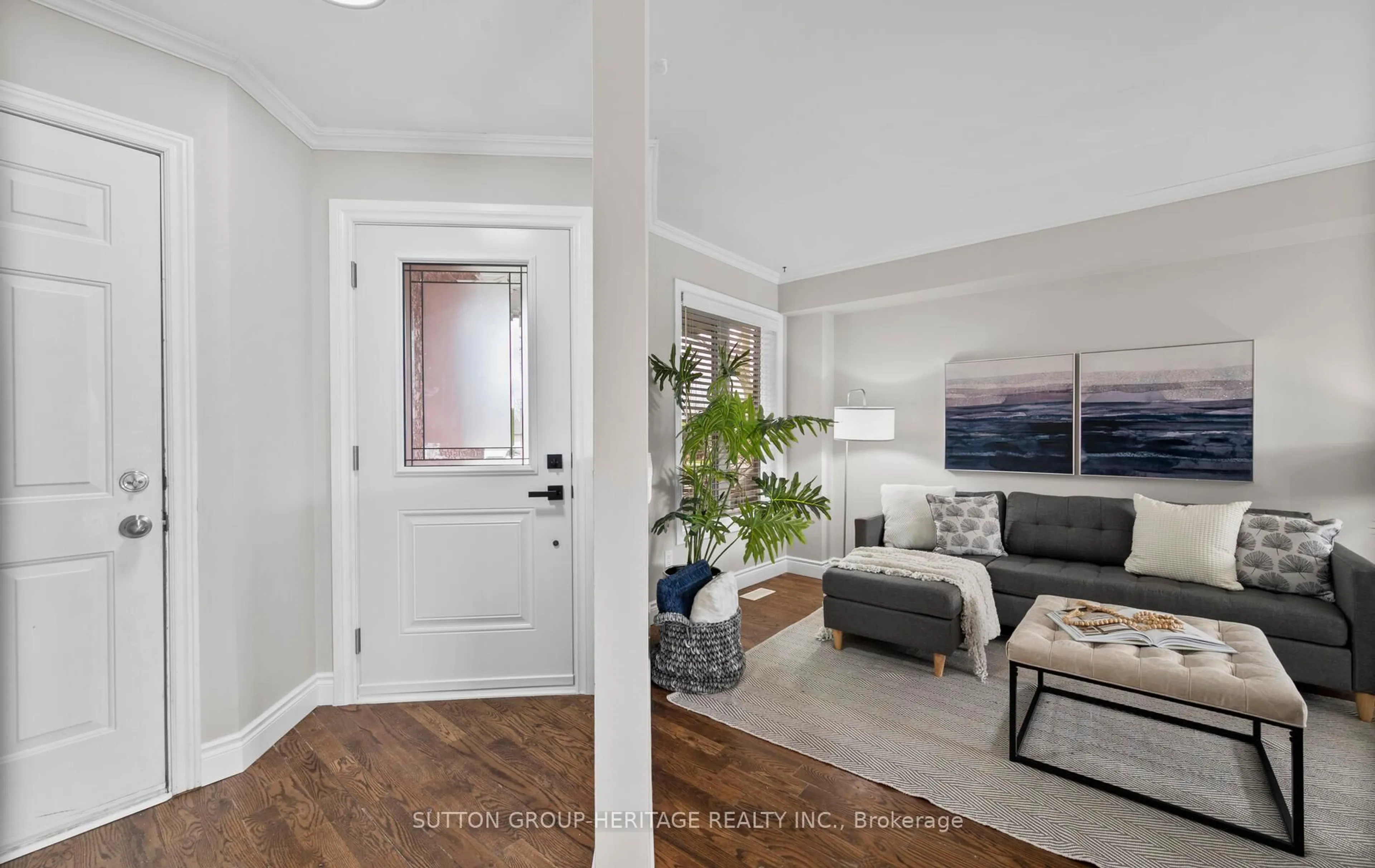 Indoor entryway for 51 Mcgibbon Blvd, Kawartha Lakes Ontario K9V 6G4