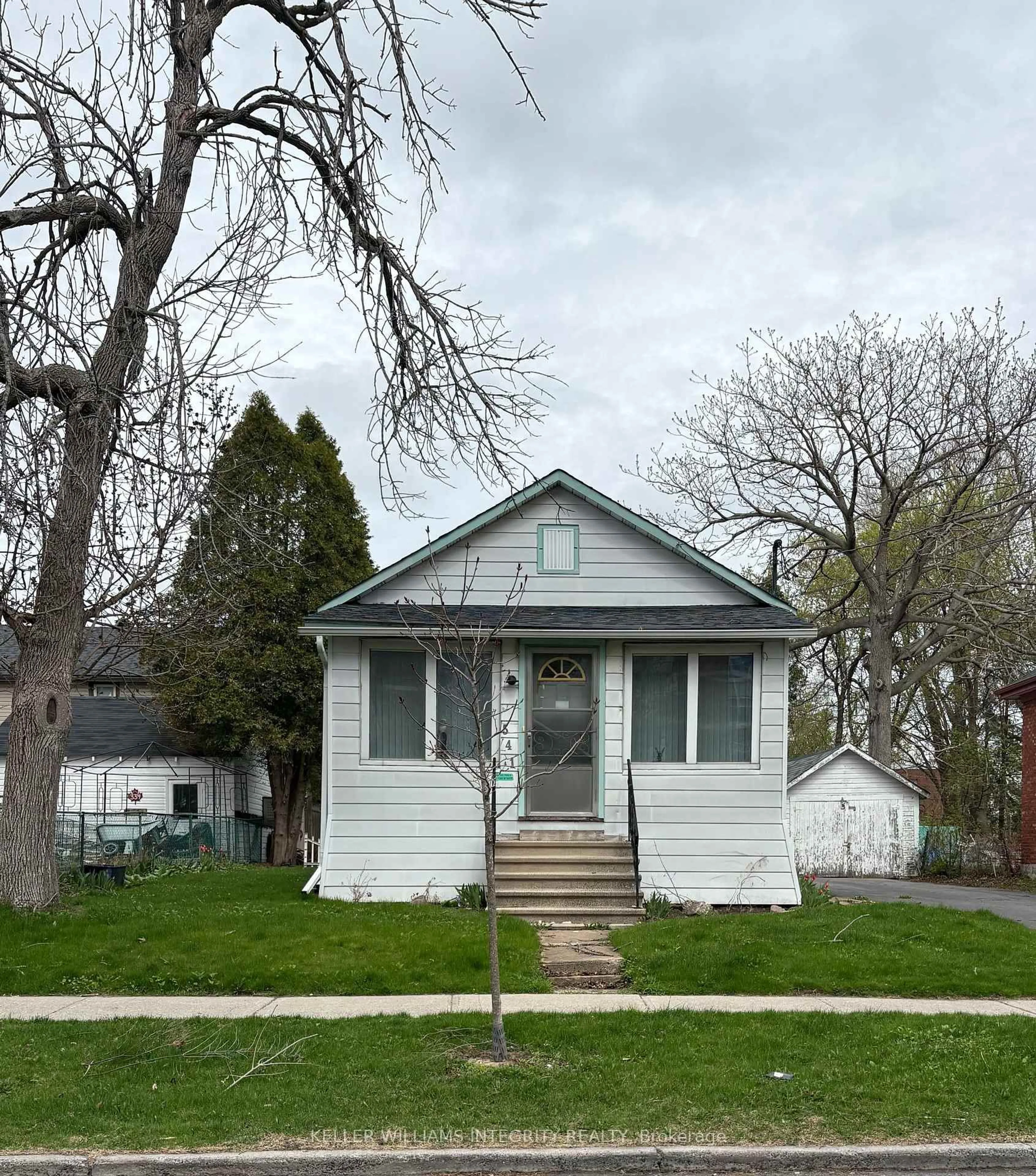 Home with vinyl exterior material, street for 541 Adolphus St, Cornwall Ontario K6H 3T3