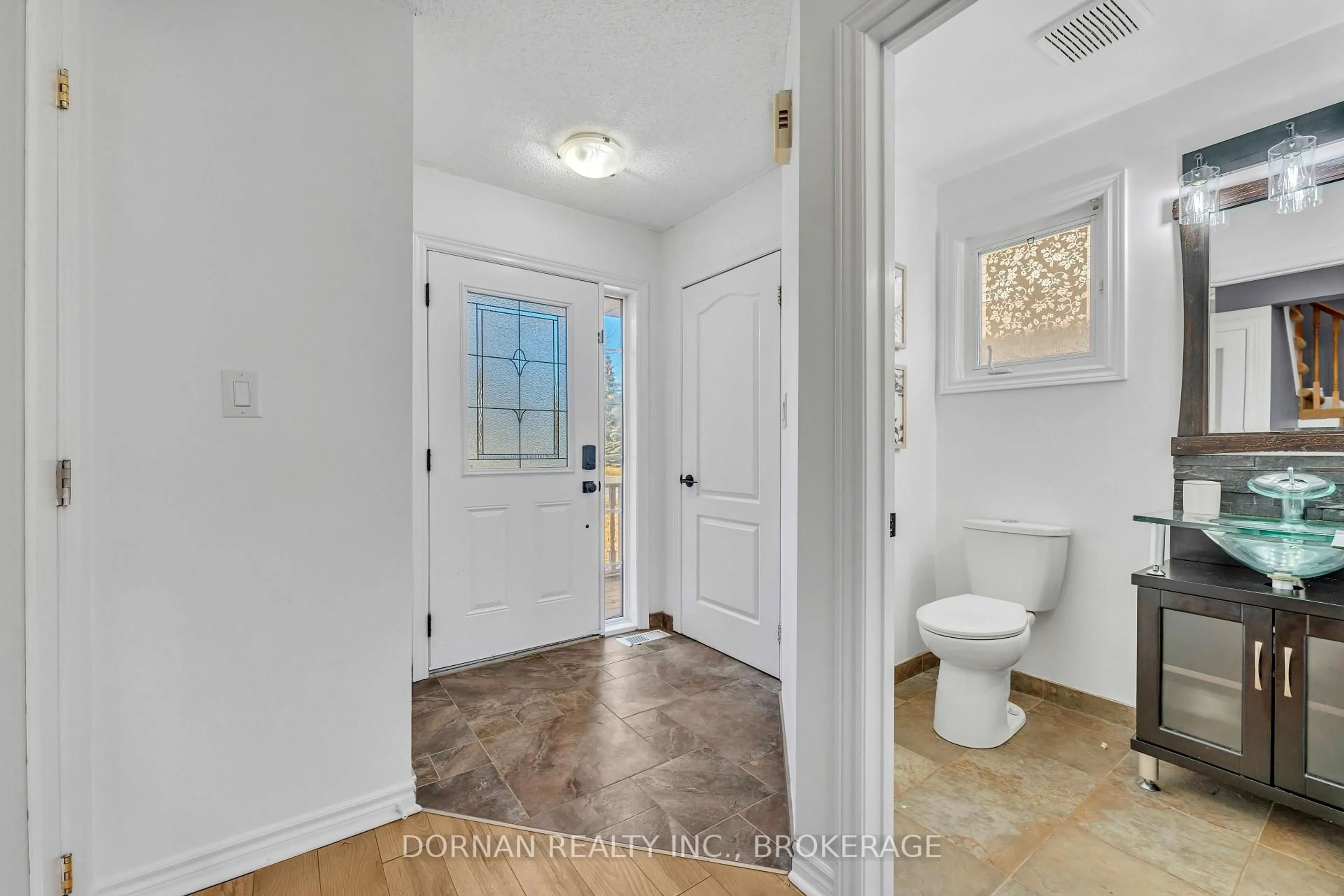 Indoor entryway for 732 Trailview Dr, Peterborough South Ontario K9J 8P2