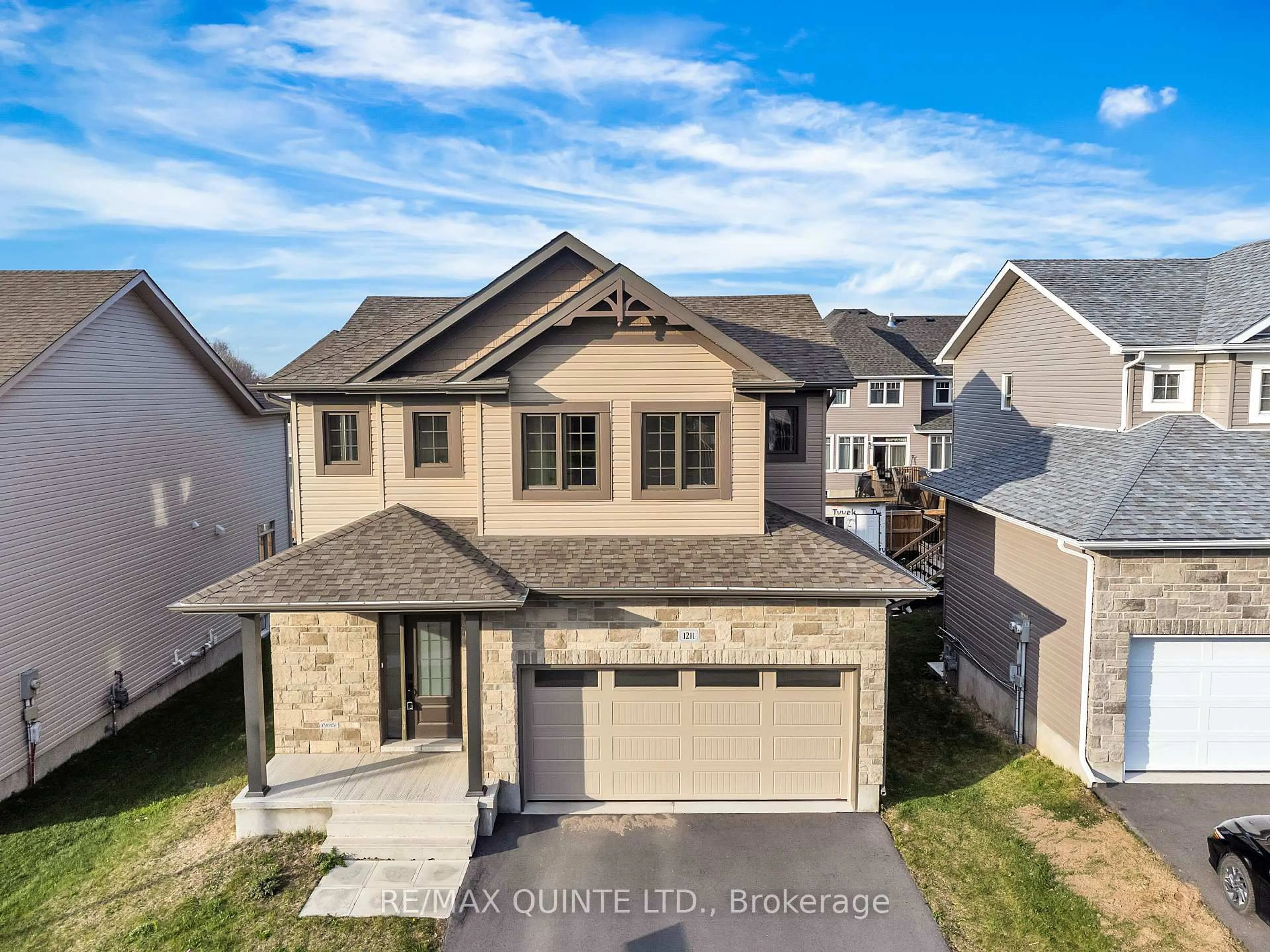 A pic from outside/outdoor area/front of a property/back of a property/a pic from drone, unknown for 1211 Waterside Way, Kingston Ontario K7K 0J1