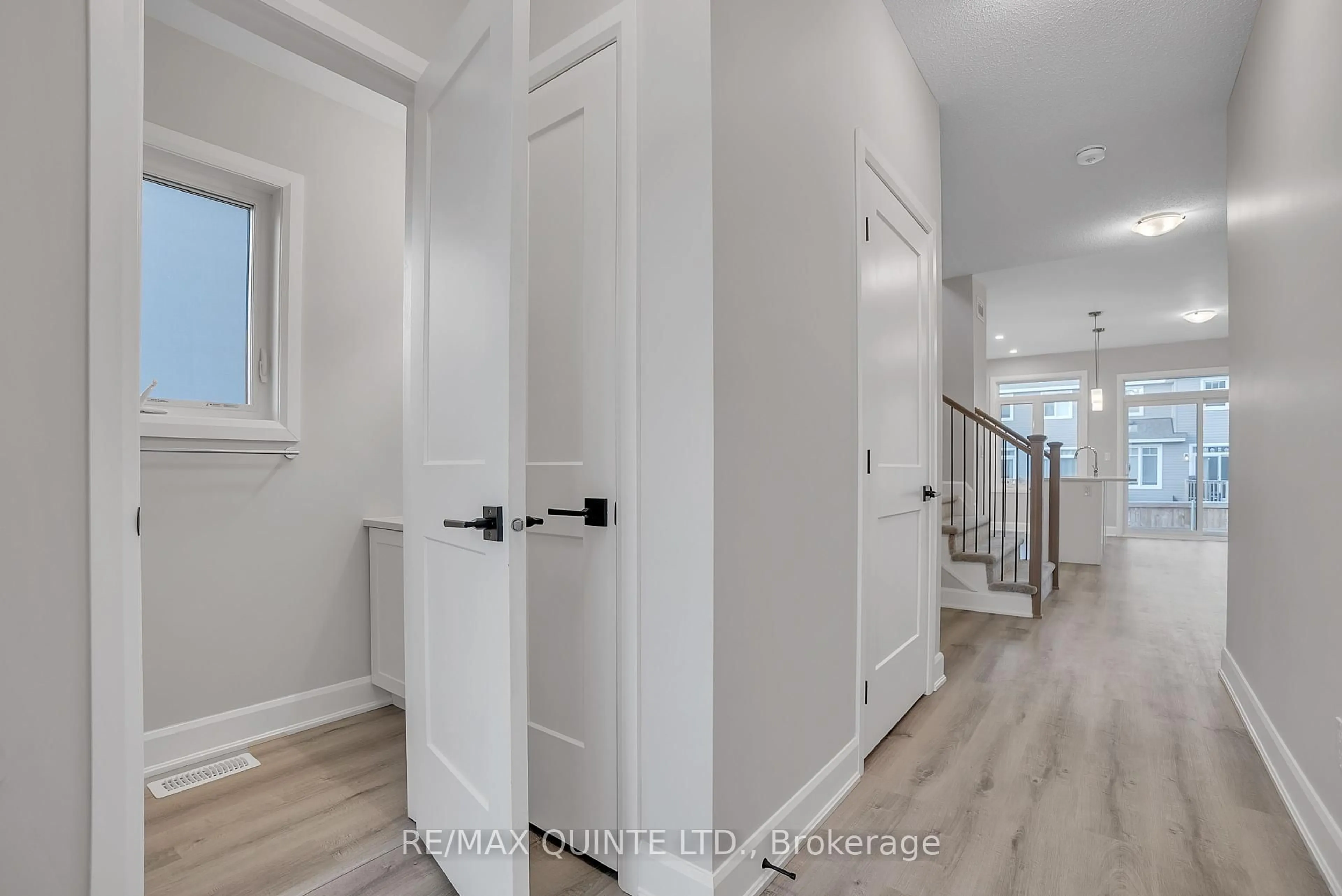 Indoor entryway for 1211 Waterside Way, Kingston Ontario K7K 0J1