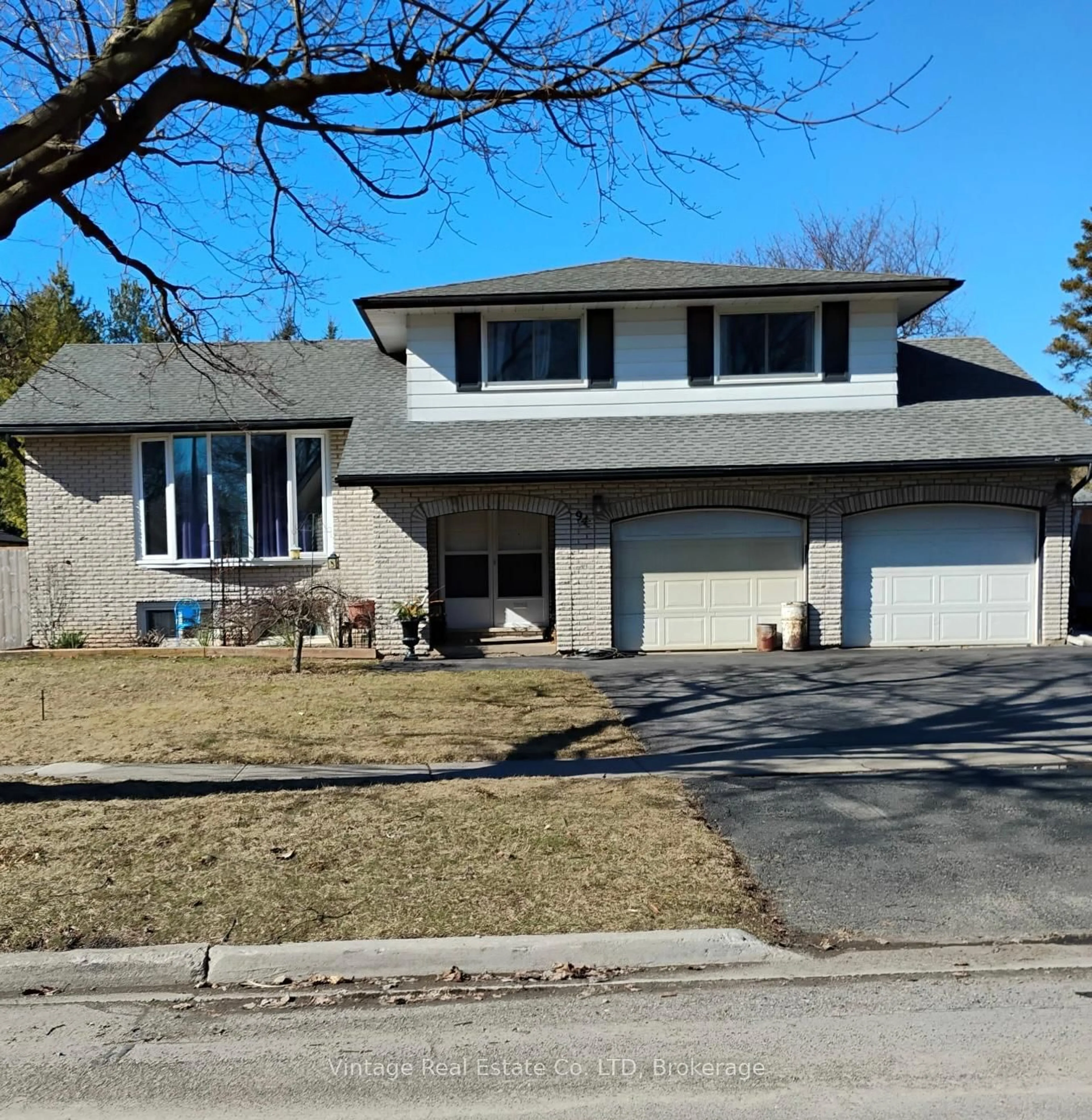 Home with vinyl exterior material, street for 94 Rolling Acres Dr, Welland Ontario L3C 3N7