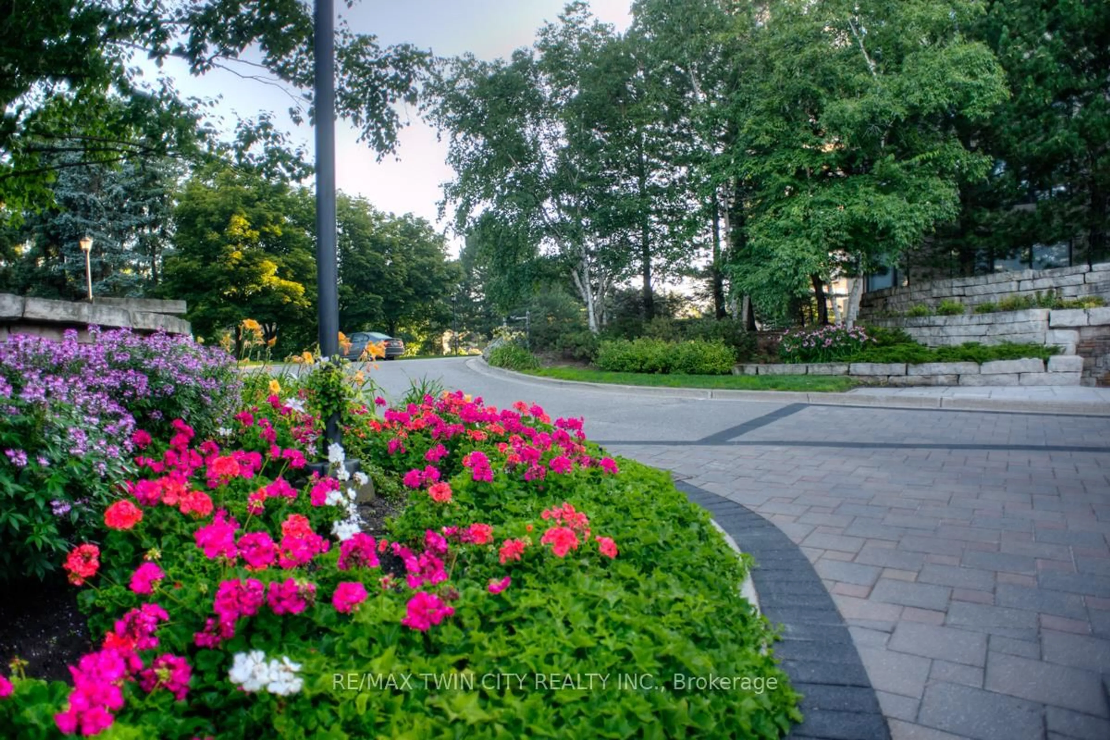 Patio, street for 6 Willow St #1607, Waterloo Ontario N2J 4S3