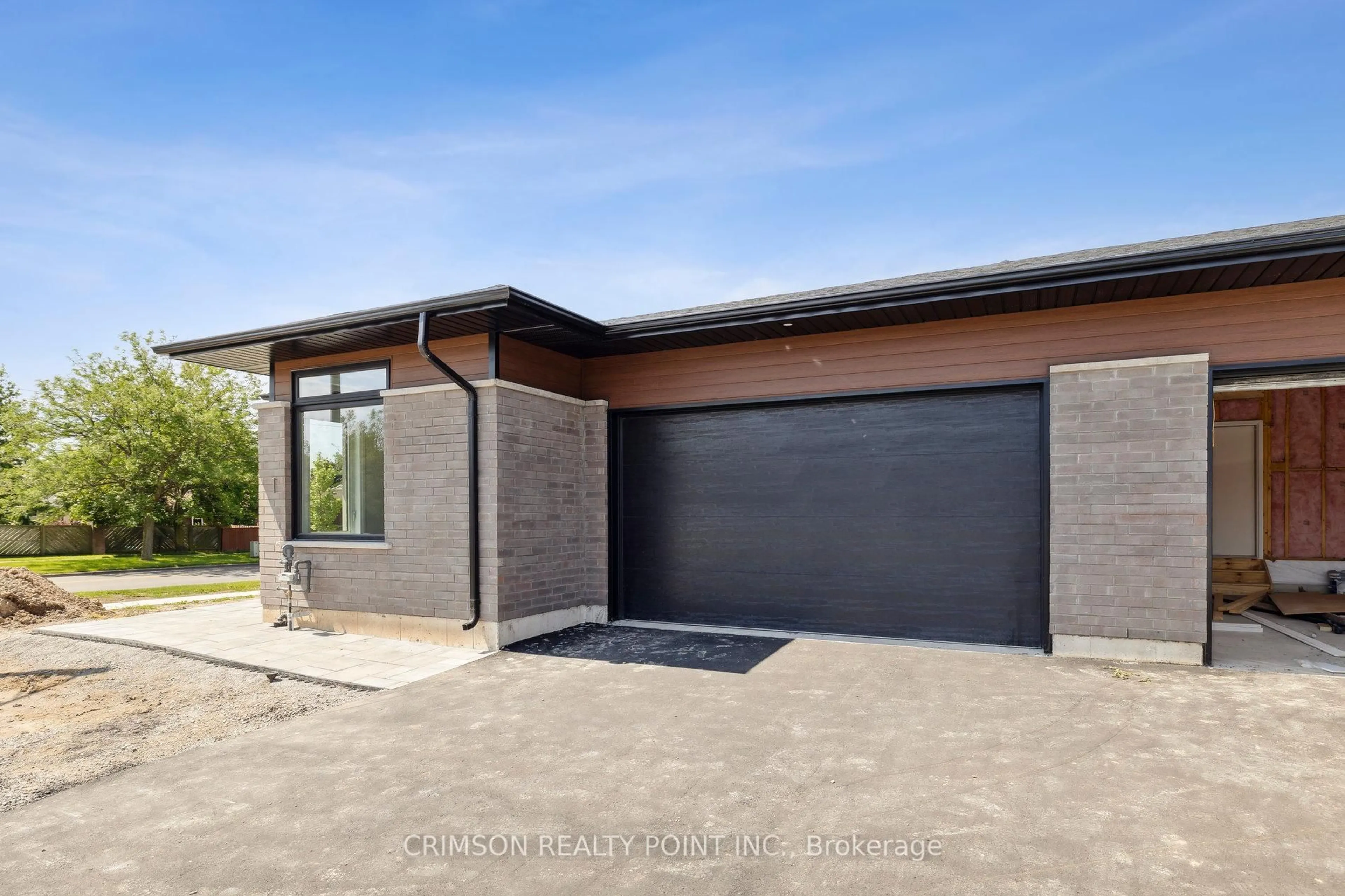 Indoor garage for 300 Richmond St #1, Thorold Ontario L2V 5B9