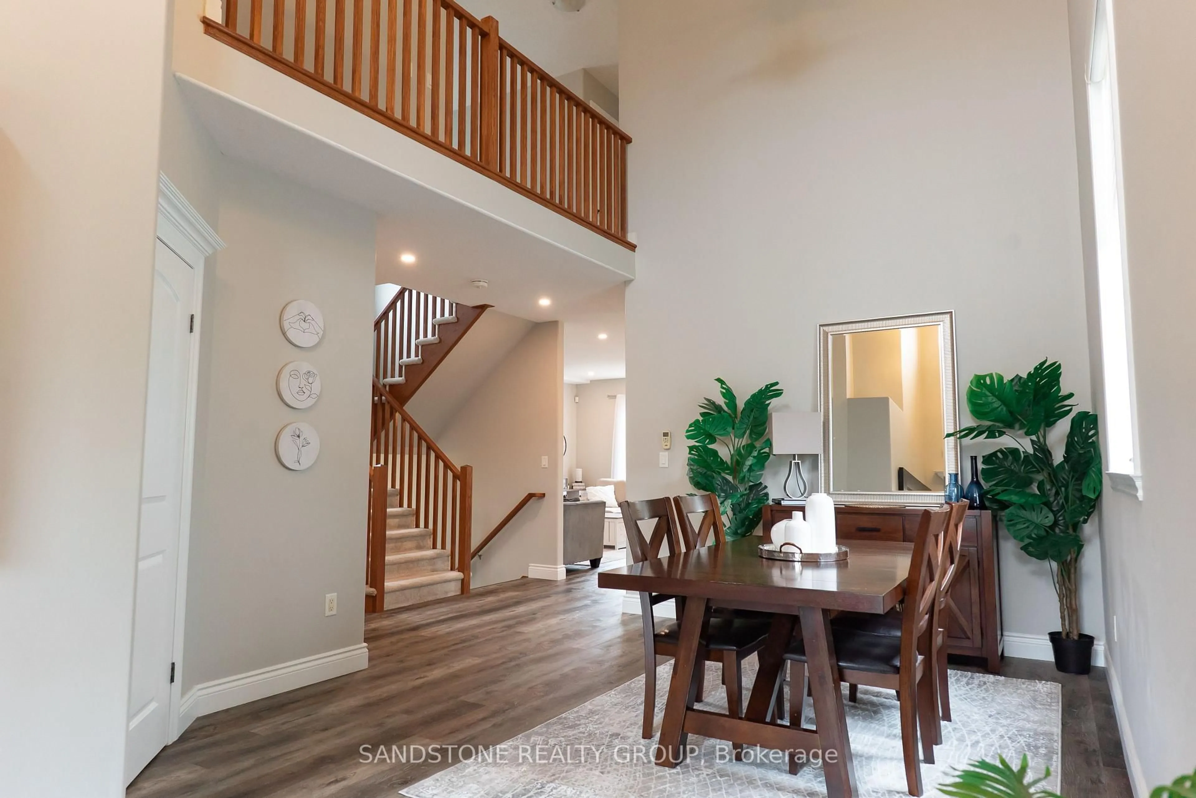 Indoor entryway for 4303 Arejay Ave, Lincoln Ontario L3J 0P8