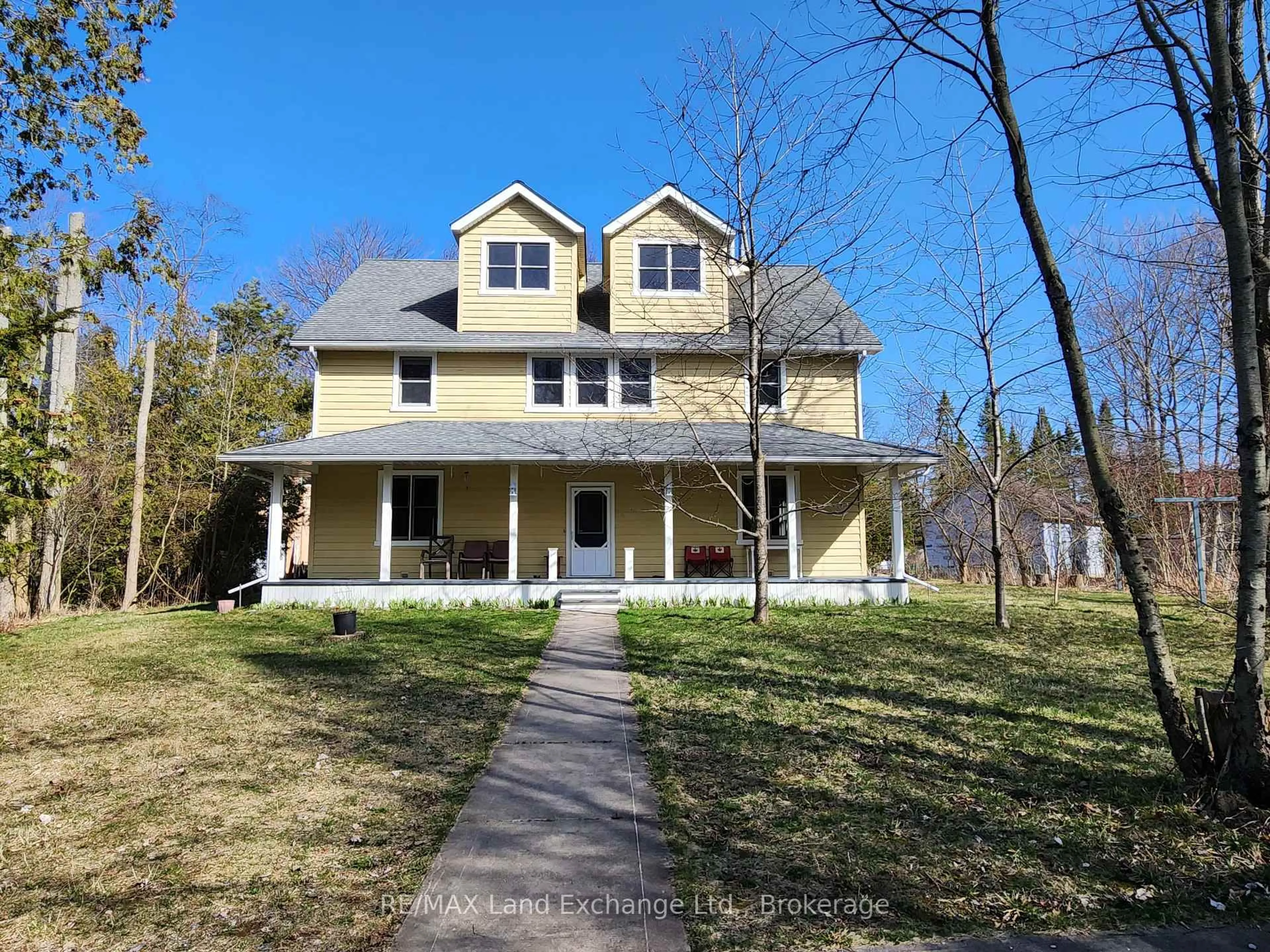 A pic from outside/outdoor area/front of a property/back of a property/a pic from drone, street for 234 Shadywood Cres, Huron-Kinloss Ontario N2Z 2X3