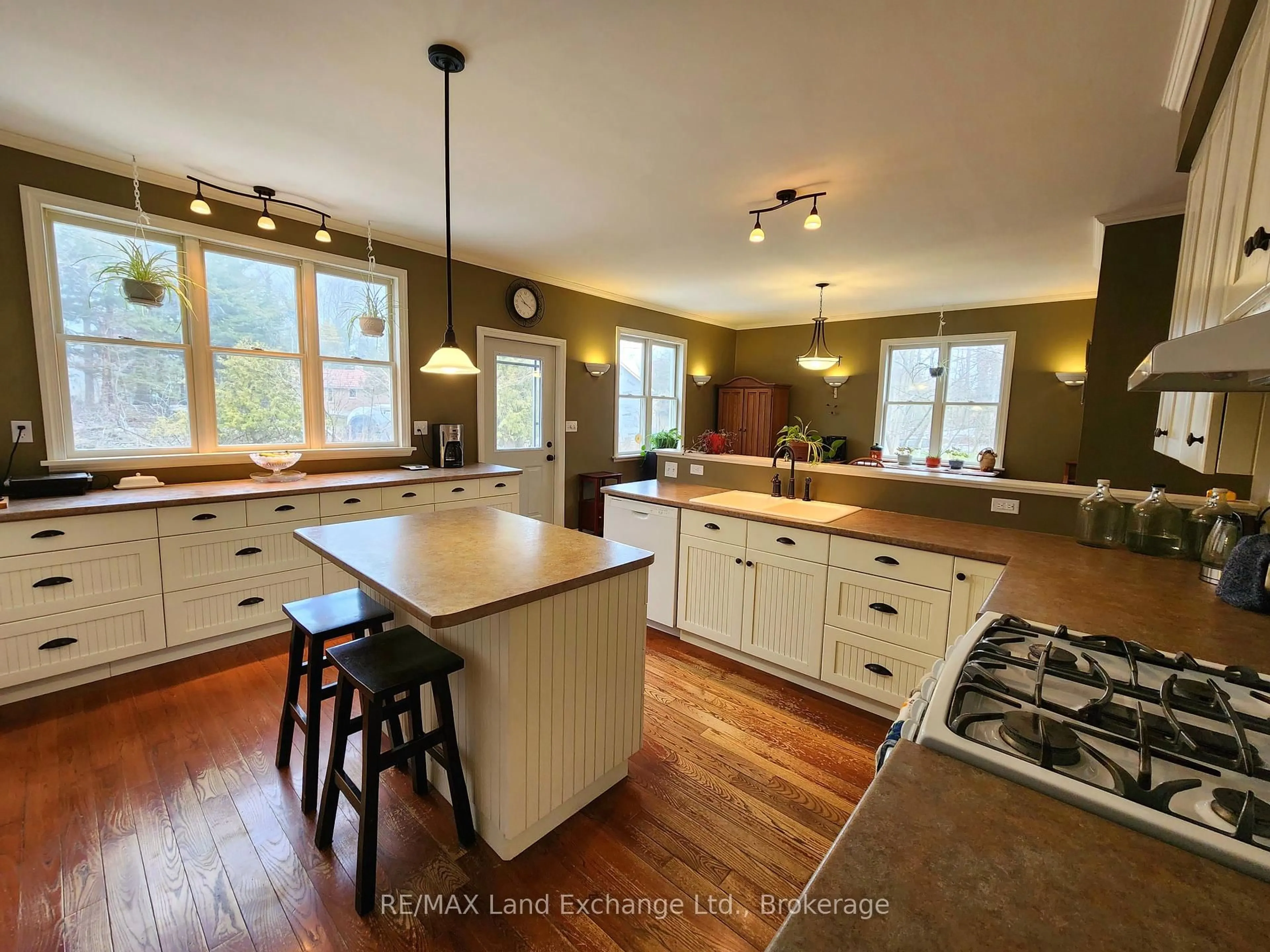 Open concept kitchen, unknown for 234 Shadywood Cres, Huron-Kinloss Ontario N2Z 2X3