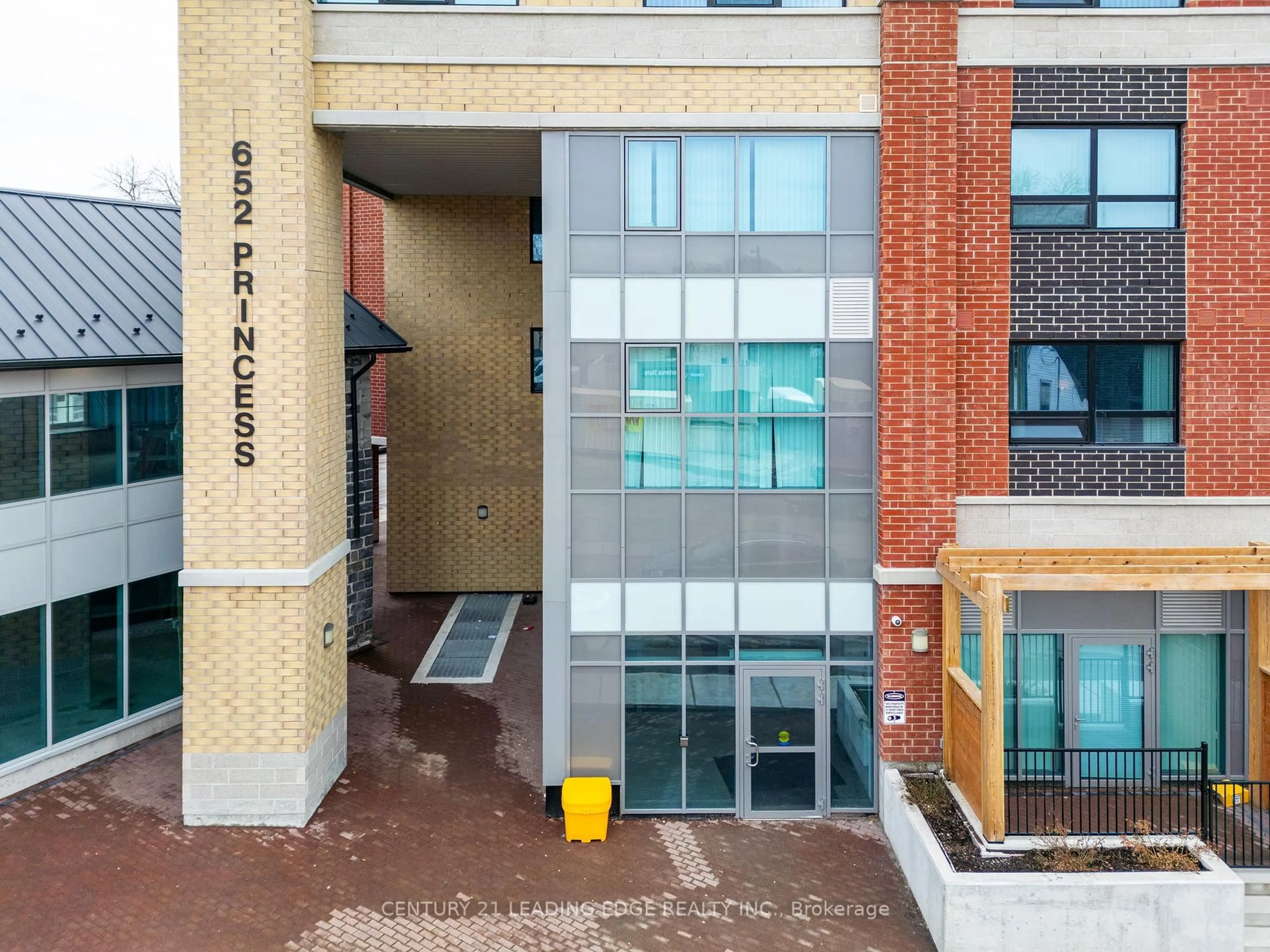 A pic from outside/outdoor area/front of a property/back of a property/a pic from drone, building for 652 Princess St #521, Kingston Ontario K7L 1E5