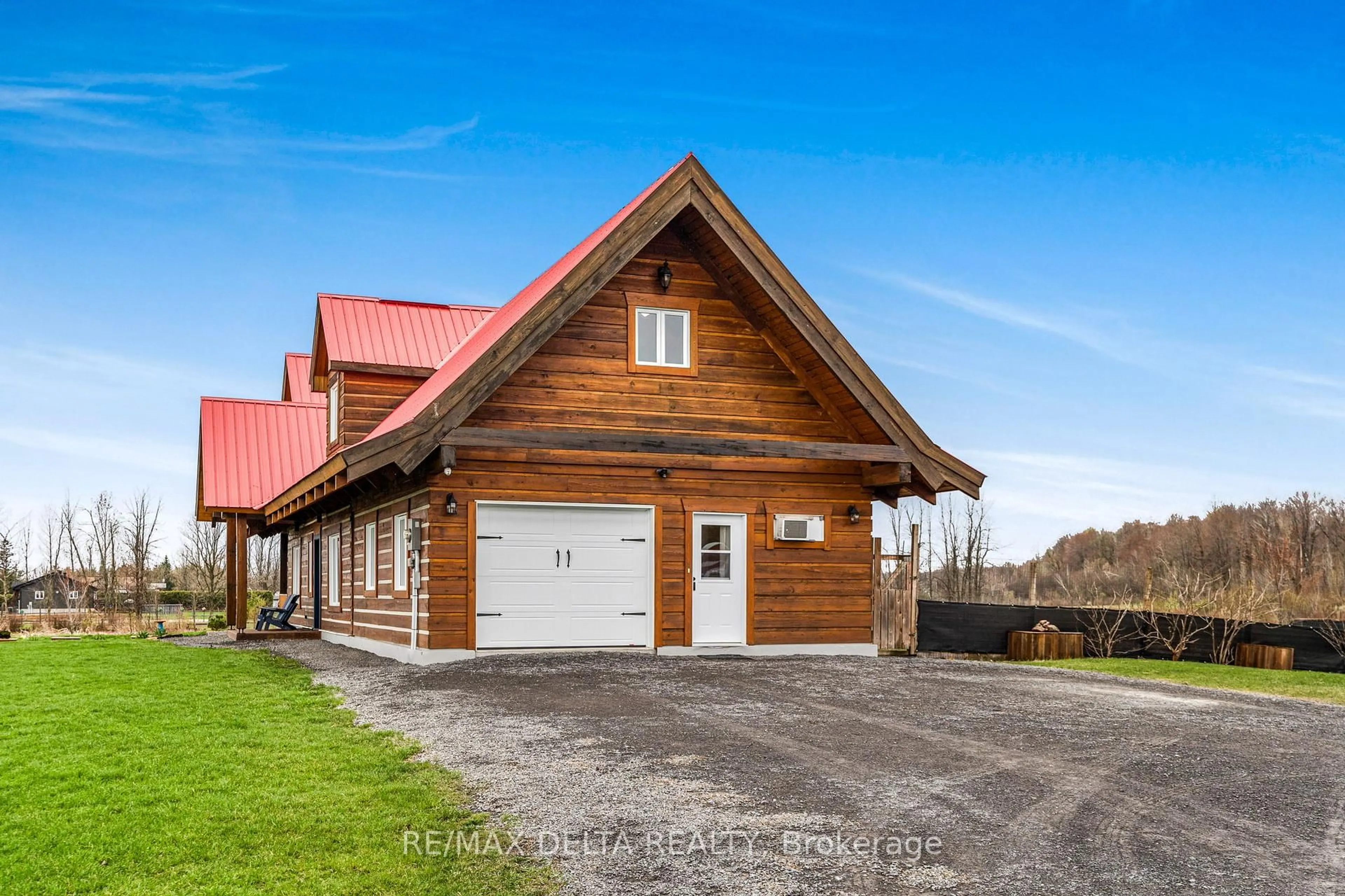 Indoor garage for 1545 Lavigne Rd, Clarence-Rockland Ontario K0A 2A0