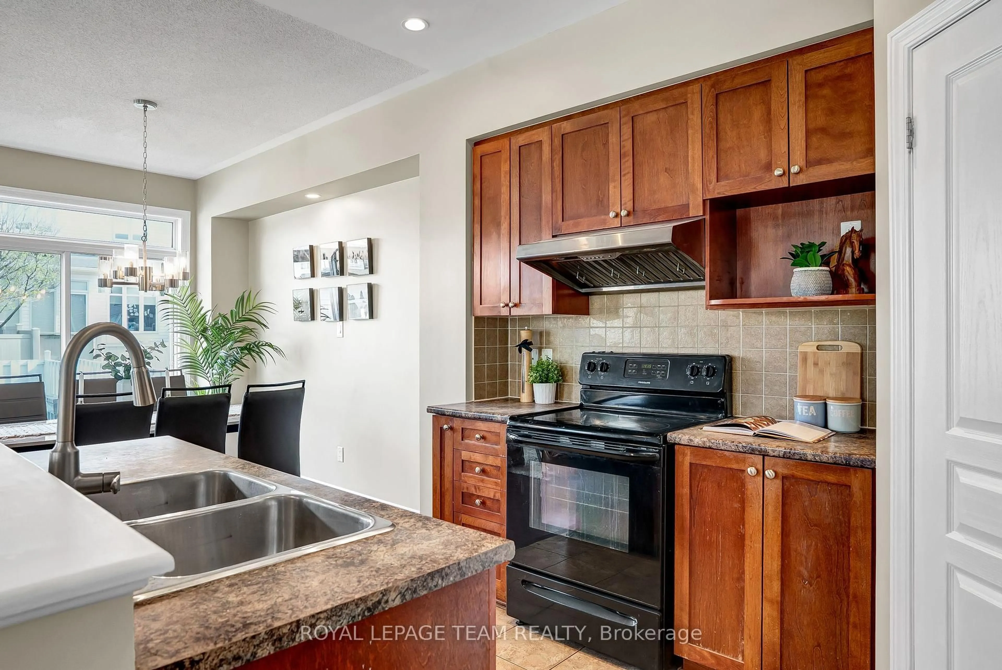 Unknown for 74 MADELON Dr, Ottawa Ontario K2J 5C5