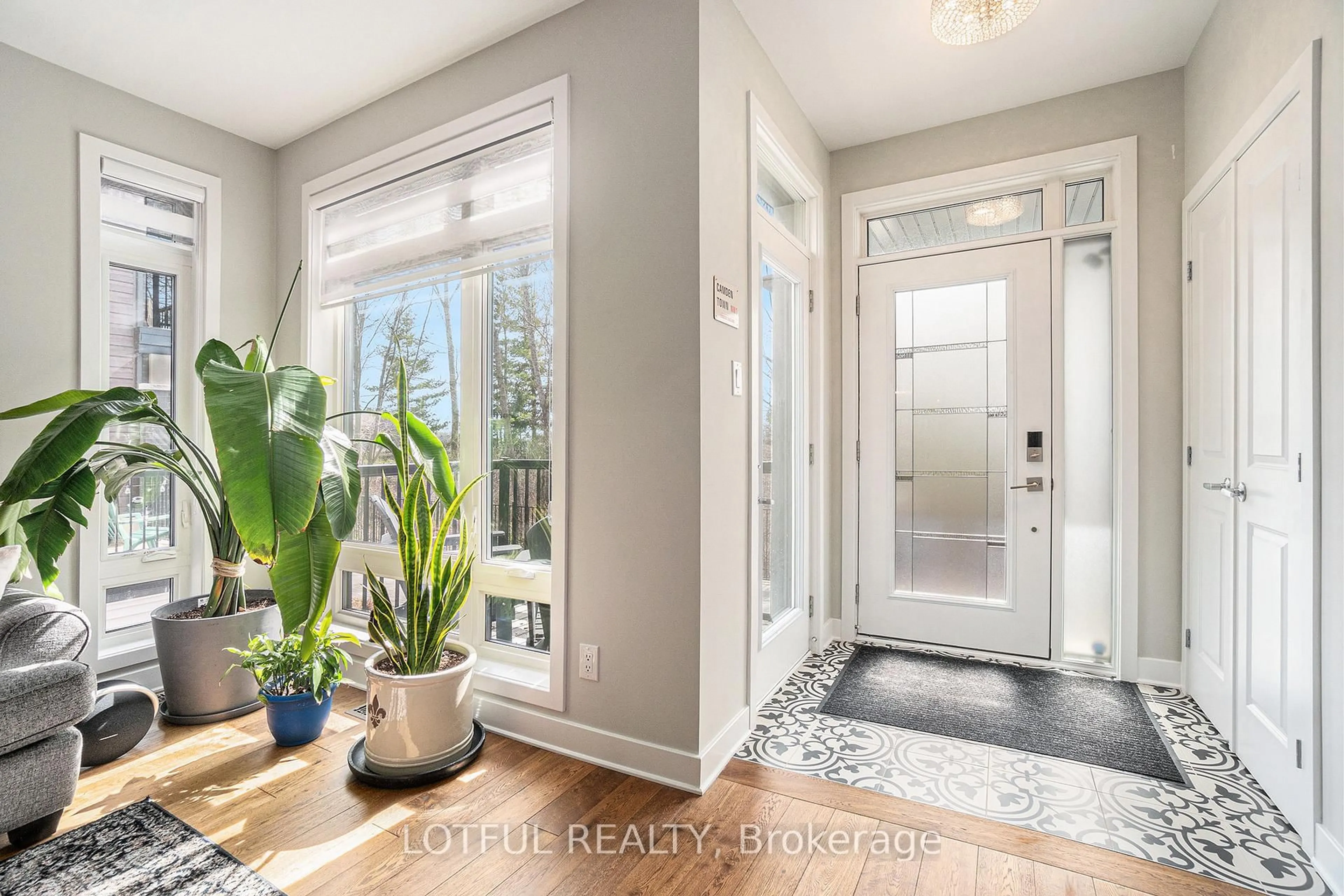 Indoor entryway for 534 Crescendo Private N/A #34, Ottawa Ontario K1X 0E4
