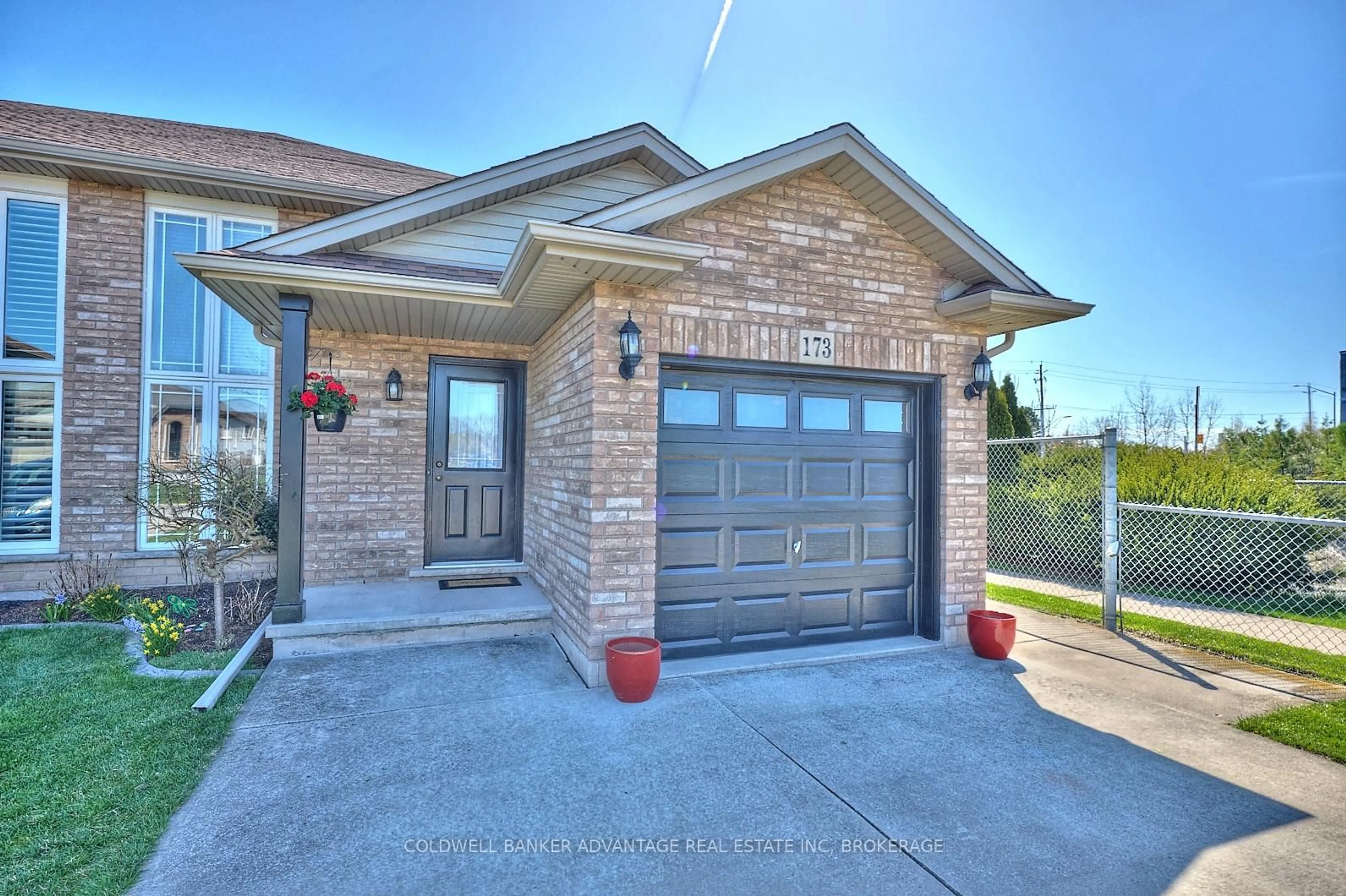 Home with brick exterior material, street for 173 Autumn Cres, Welland Ontario L3C 7K2