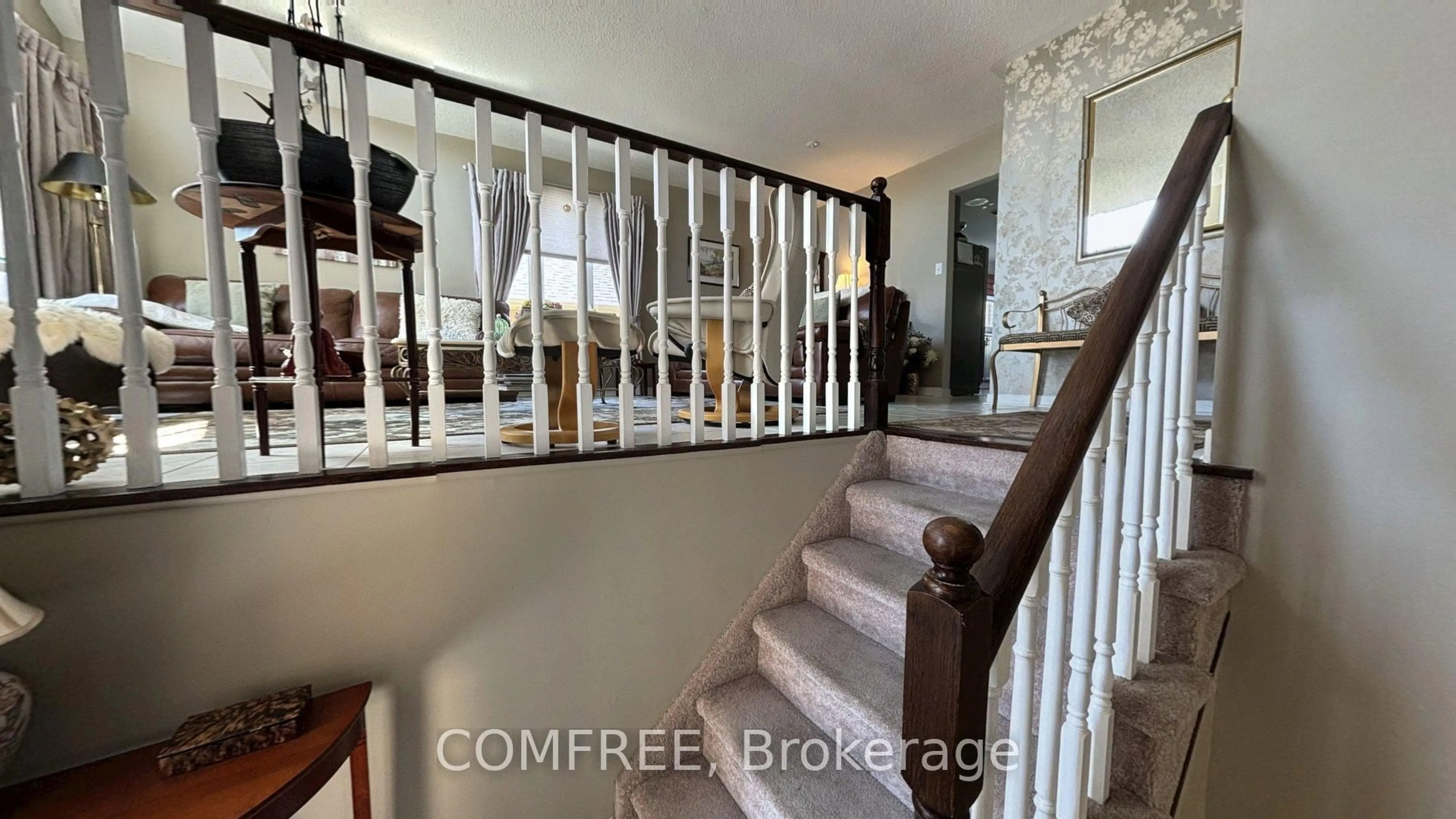 Indoor foyer for 284 Rockingham Crt, Cobourg Ontario K9A 5W3