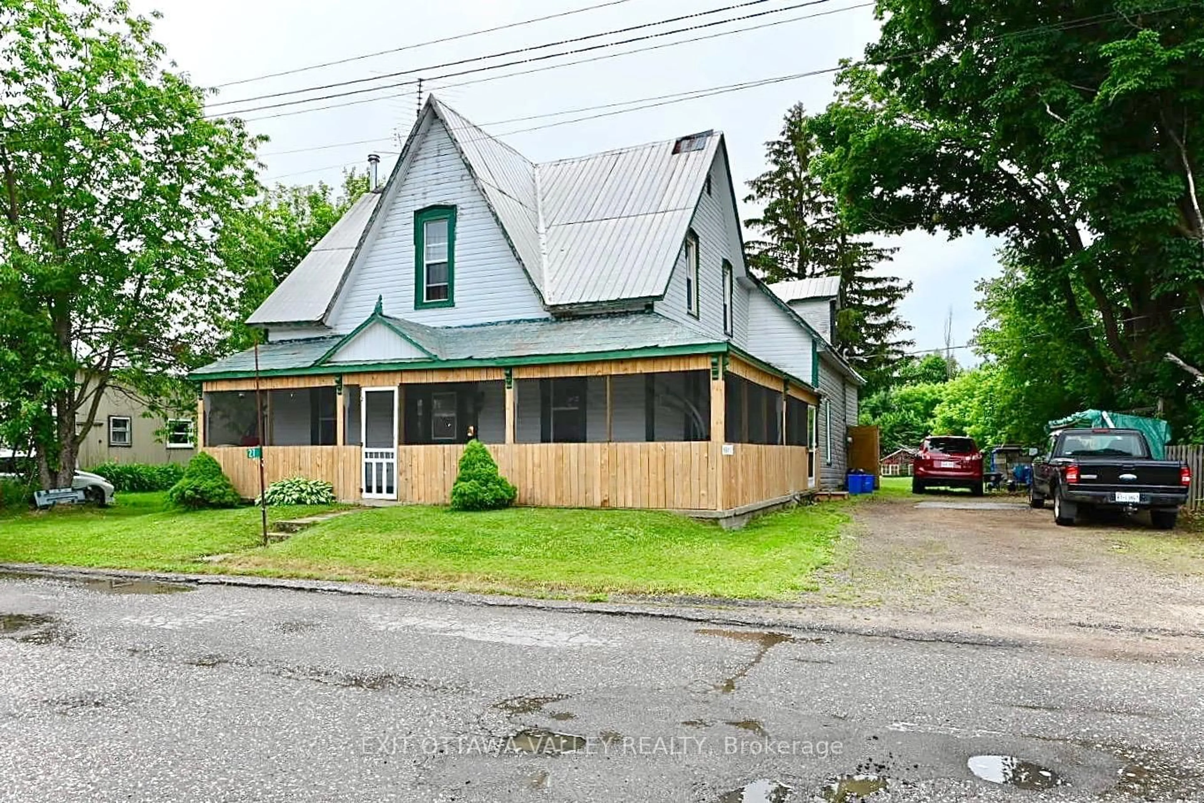 A pic from outside/outdoor area/front of a property/back of a property/a pic from drone, street for 27 Grace St, Westmeath Ontario K0J 2L0