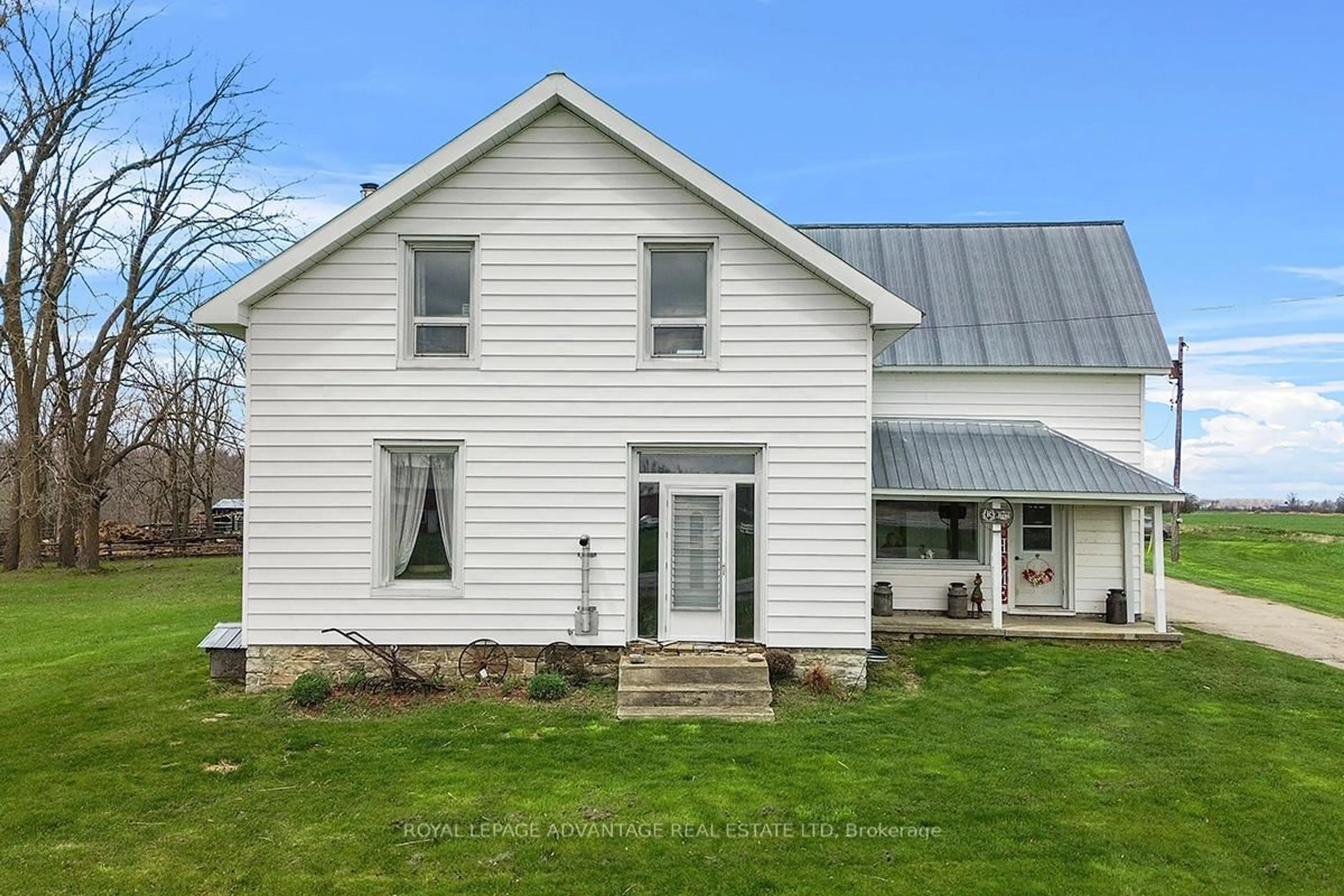 Home with vinyl exterior material, building for 2296 County Rd 16 Rd, Merrickville-Wolford Ontario K0G 1N0