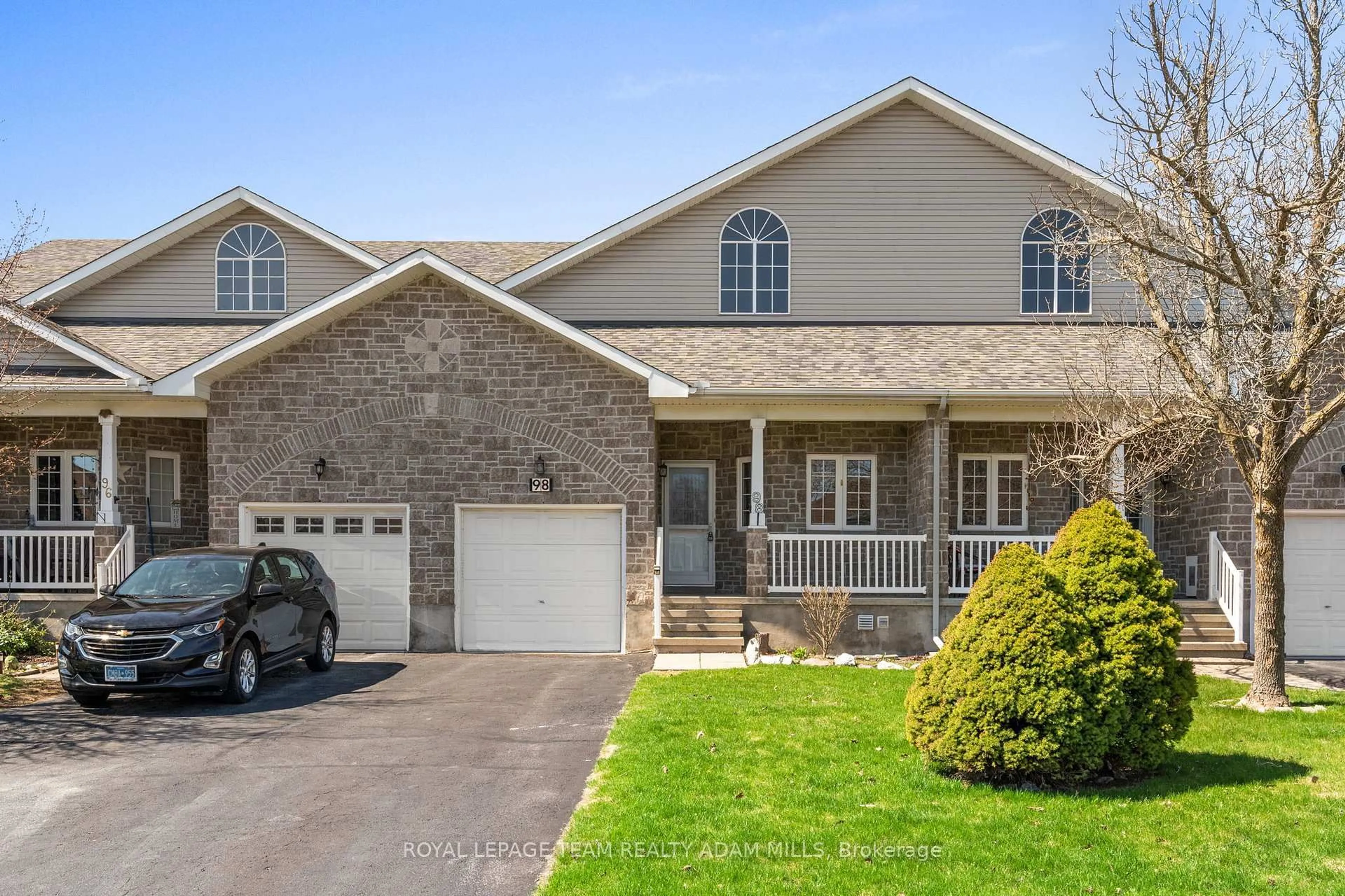 Home with vinyl exterior material, street for 98 Patterson Cres, Carleton Place Ontario K7C 4P3