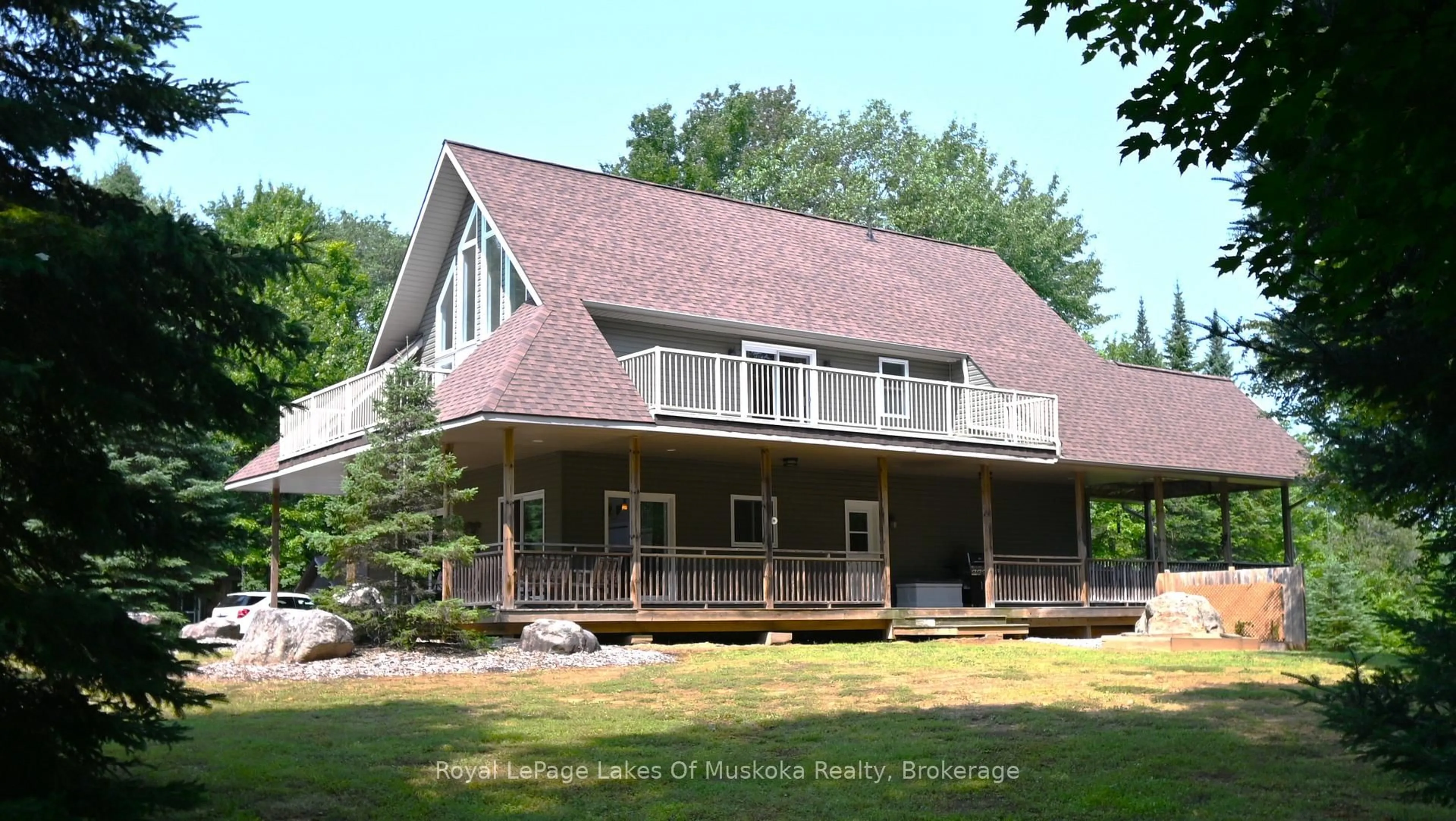 Home with vinyl exterior material, mountain view for 2411 Hwy. 118 E. Highway, Bracebridge Ontario P1L 1X1