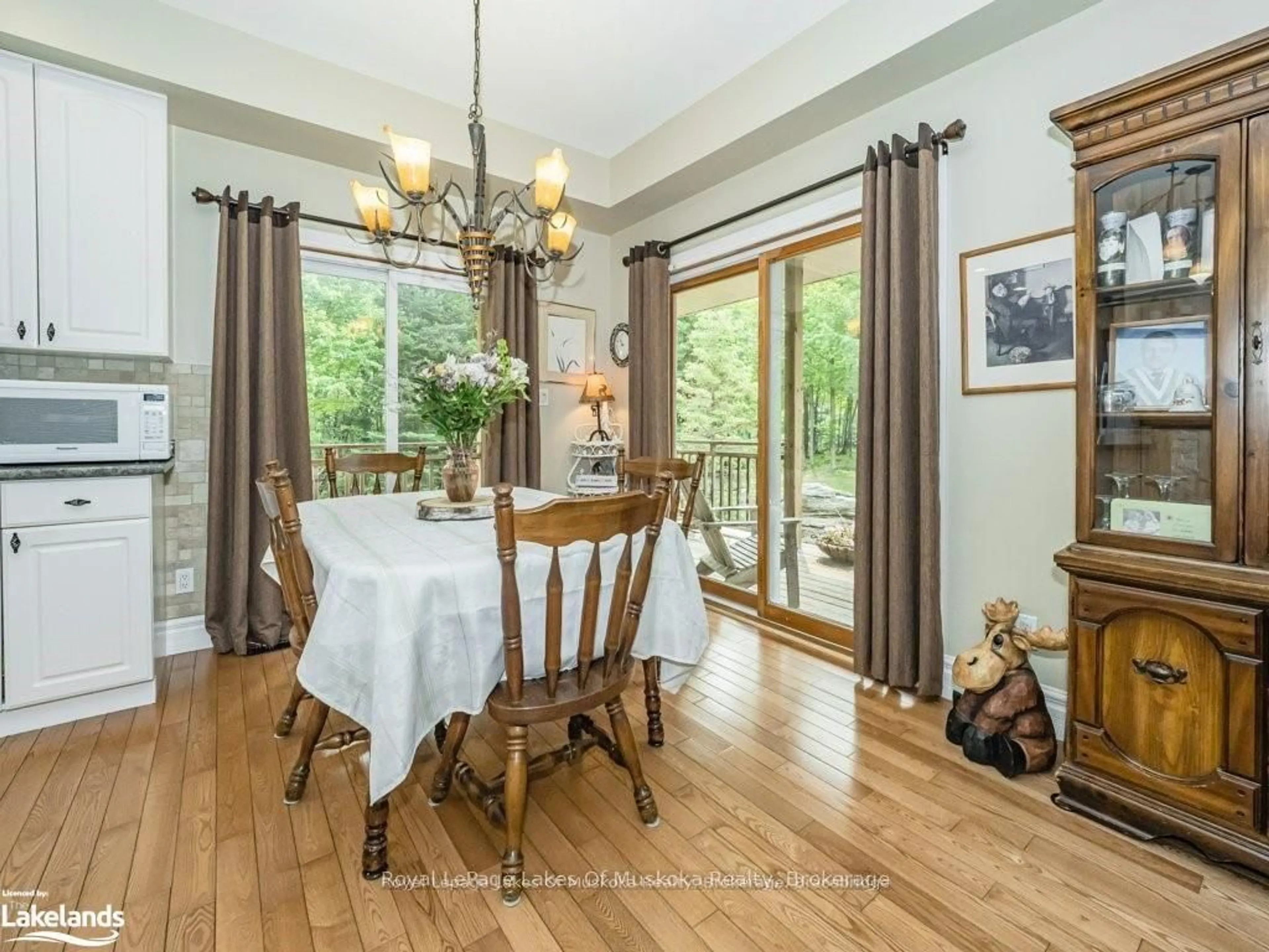 Dining room, wood/laminate floor for 2411 Hwy. 118 E. Highway, Bracebridge Ontario P1L 1X1