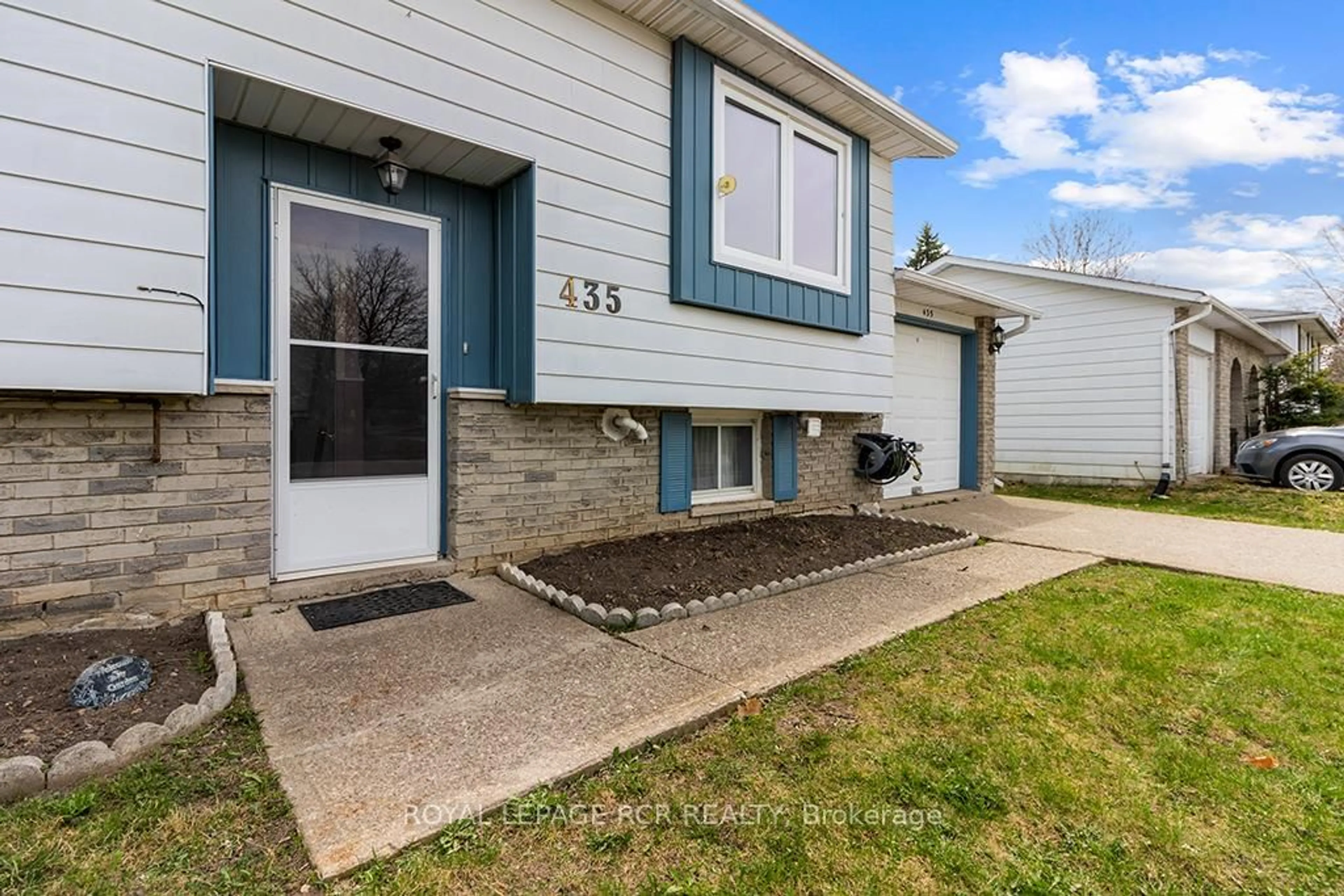 Home with vinyl exterior material, street for 435 Robert St, Shelburne Ontario L9V 3A4