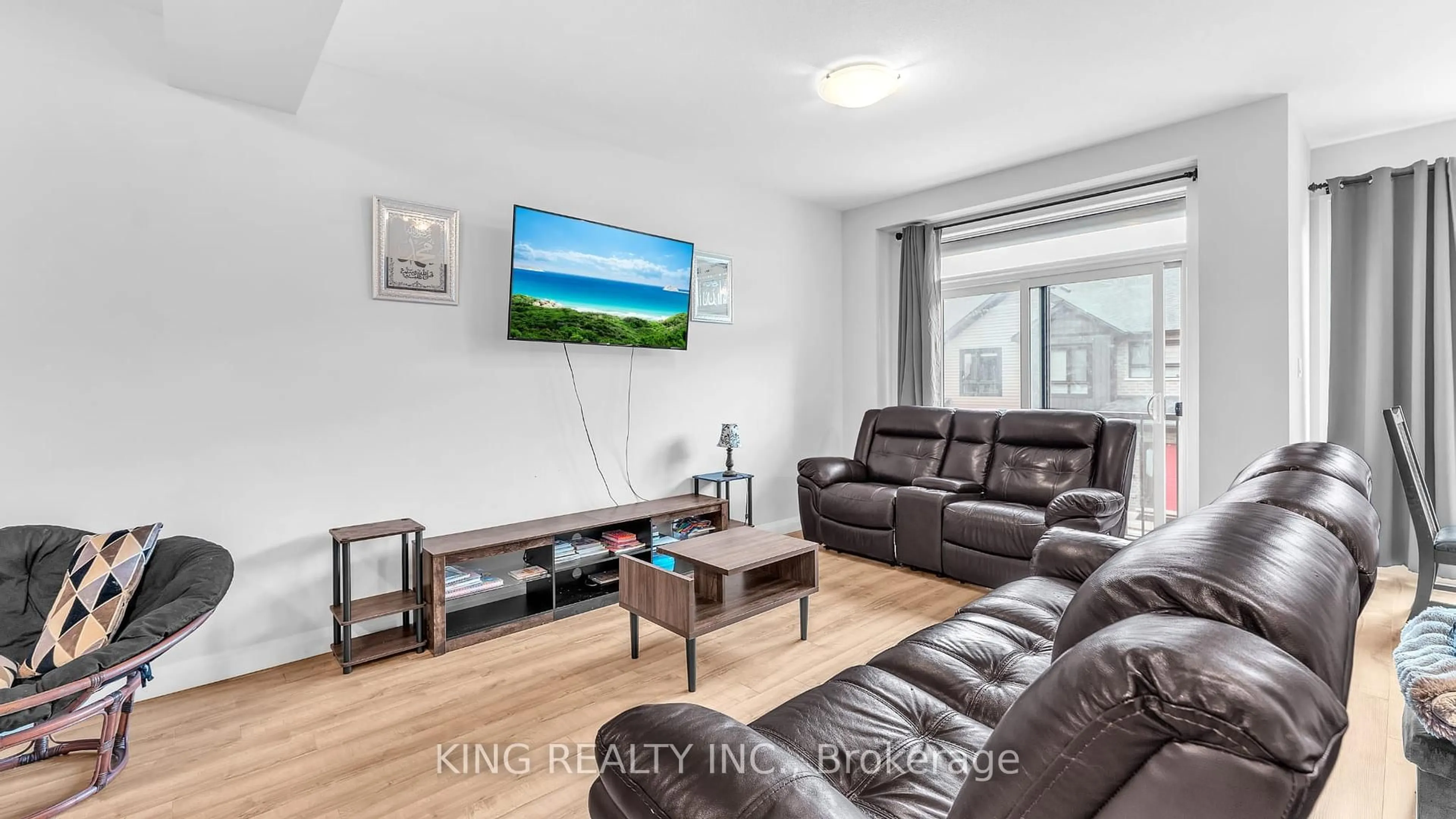 Living room with furniture, wood/laminate floor for 819 KLEINBURG Dr #55, London North Ontario N5X 1K0