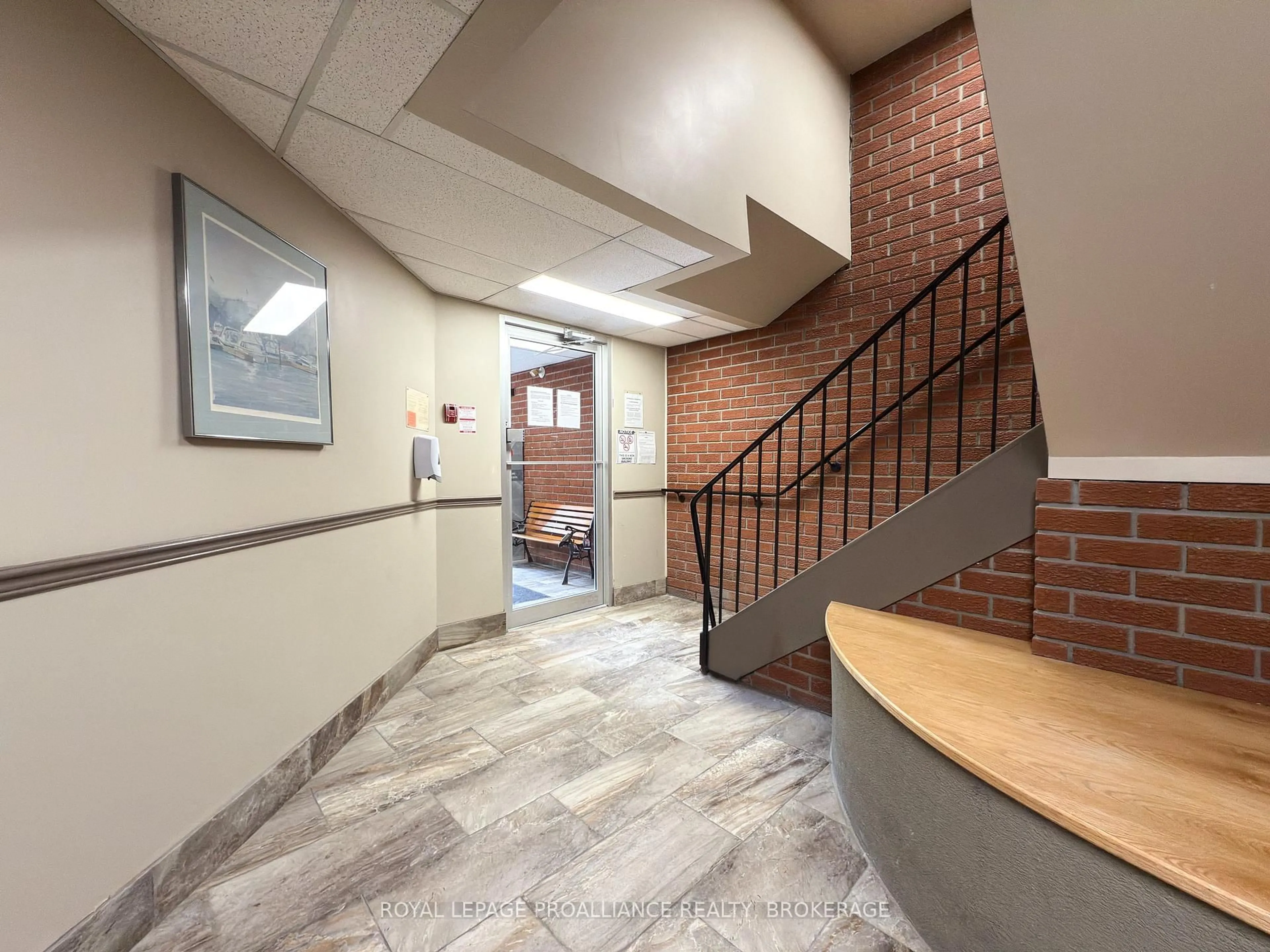 Indoor foyer for 573 Armstrong Rd #110, Kingston Ontario K7M 8J8