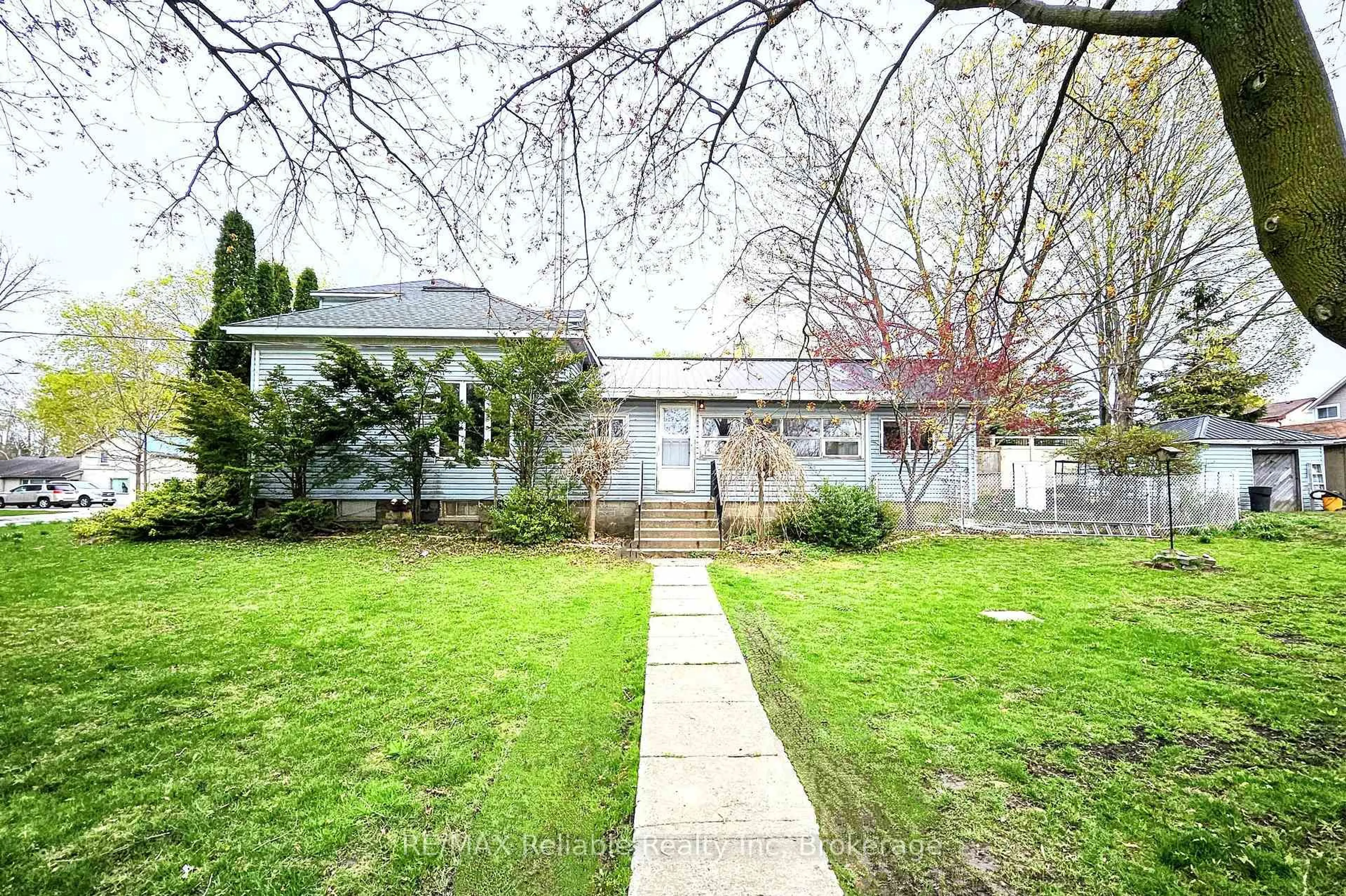 A pic from outside/outdoor area/front of a property/back of a property/a pic from drone, street for 59 Rattenbury St, Central Huron Ontario N0M 1L0