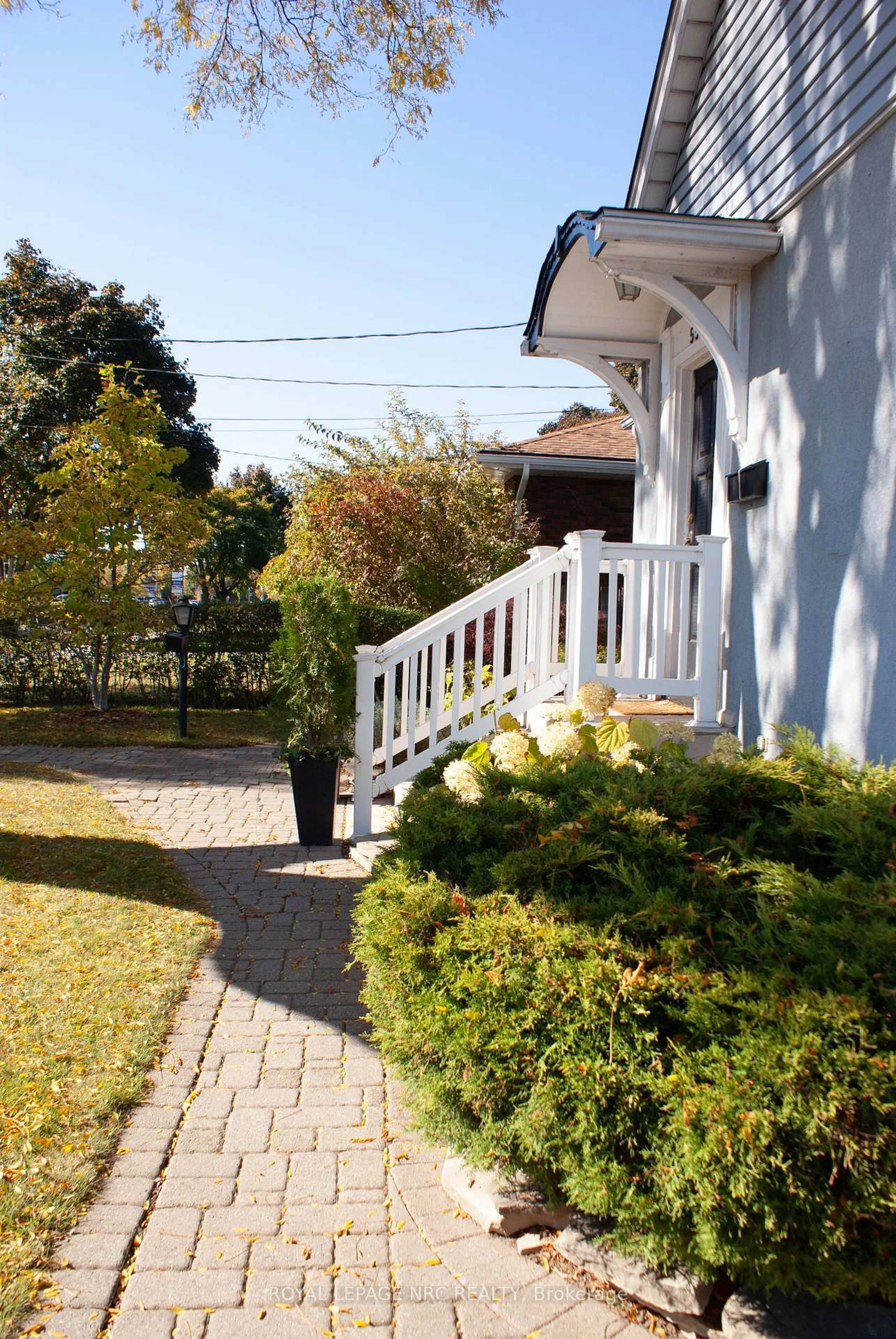 Unknown for 553 Carlton St, St. Catharines Ontario L2M 4X6