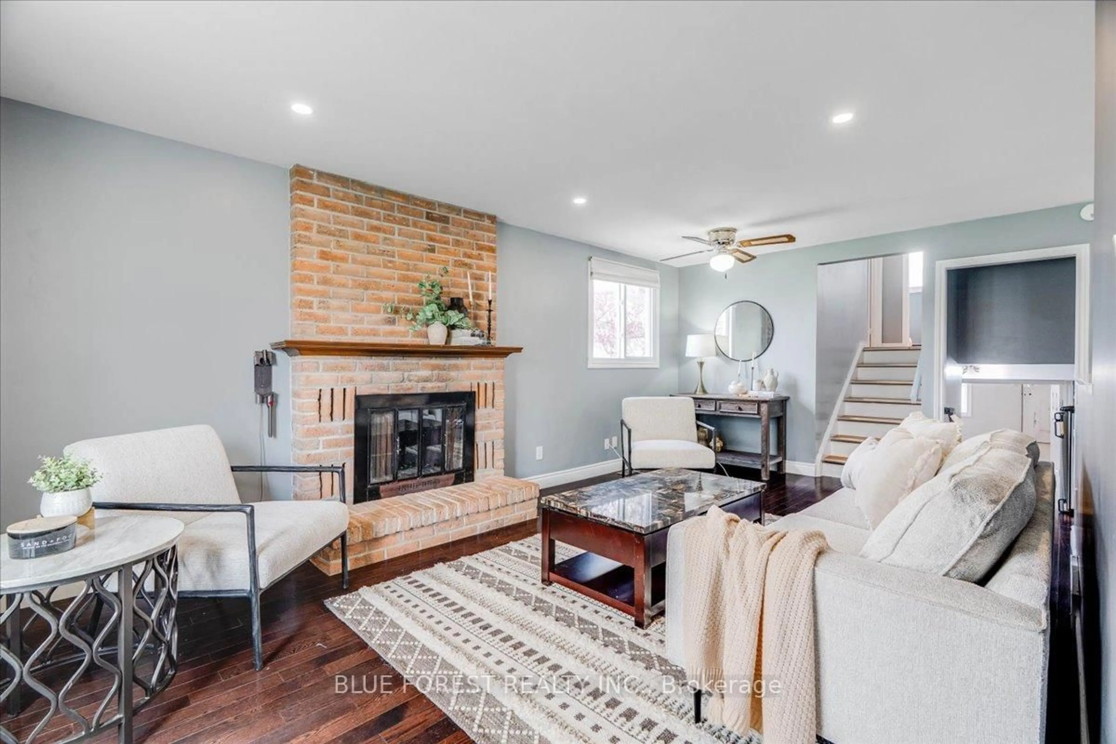 Living room with furniture, unknown for 16 Sundridge Crt, London South Ontario N5Z 4R5