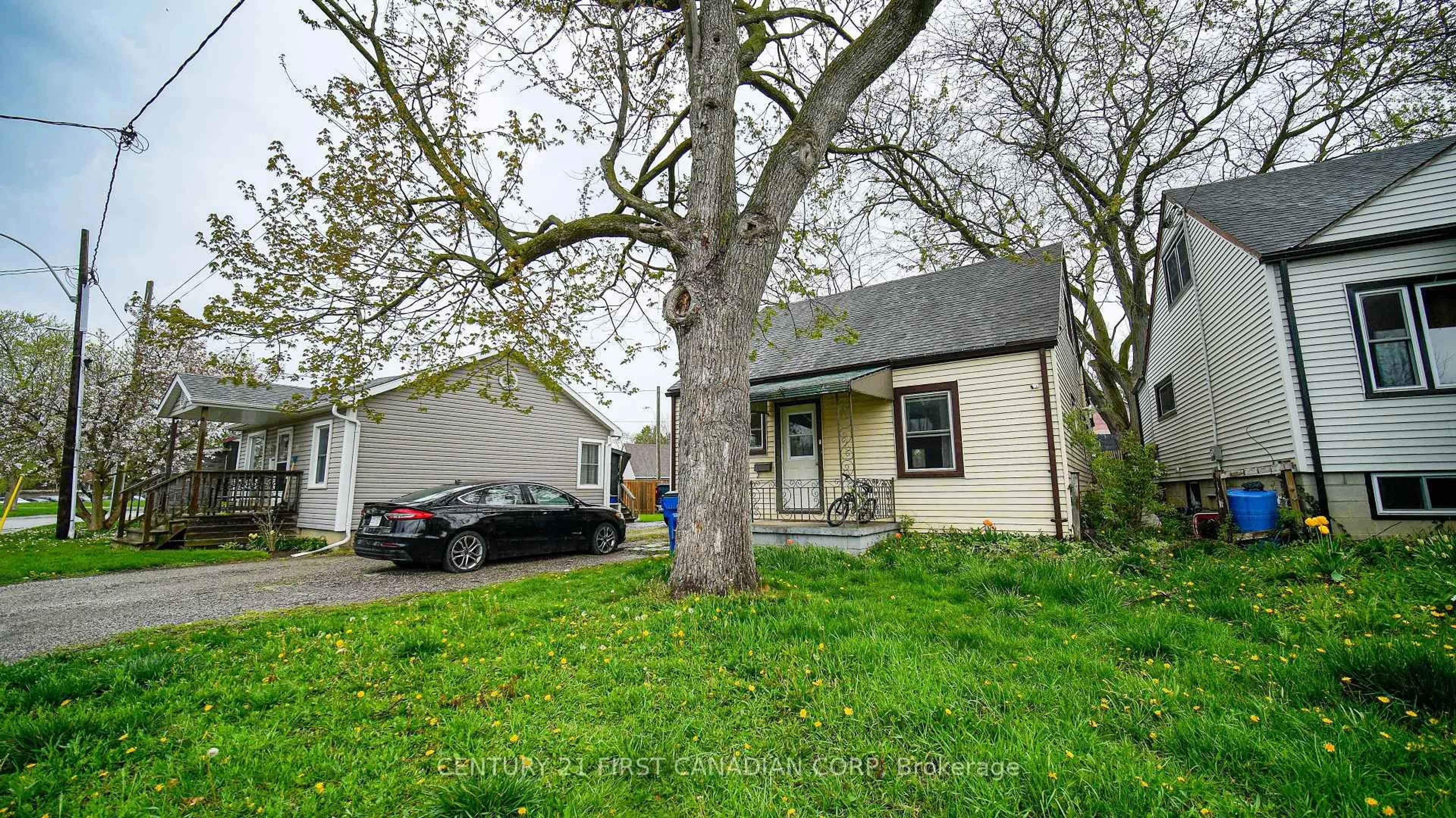 A pic from outside/outdoor area/front of a property/back of a property/a pic from drone, street for 19 Montgomery Dr, Chatham-Kent Ontario N8A 1P2